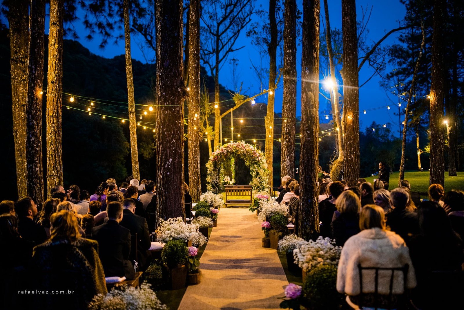 Casamento no Espaço Serra do Mar a noite, casamento no campo, casamento a noite, casamento no campo a noite, casamento em sp, casamento em sao paulo, decoração de casamento no campo, decoração de casamento rustico, decoração de casamento, flores no casamento, lucas anderi, vestido de noiva, vestida de noiva, vestido de noiva lucas anderi, rafael vaz fotografo, rafael vaz fotografia, casar no campo, say i do