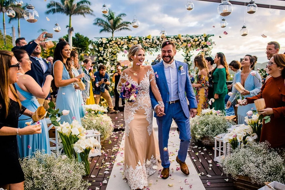 Casamento em Búzios, fotografo de casamento RJ, casamento RJ, Rio de Janeiro, Casamento de dia, casamento no rio, casamento na praia, decoração de casamento na praia, decoração de casamento de dia, vestida de noiva, fotógrafo de casamento em Búzios