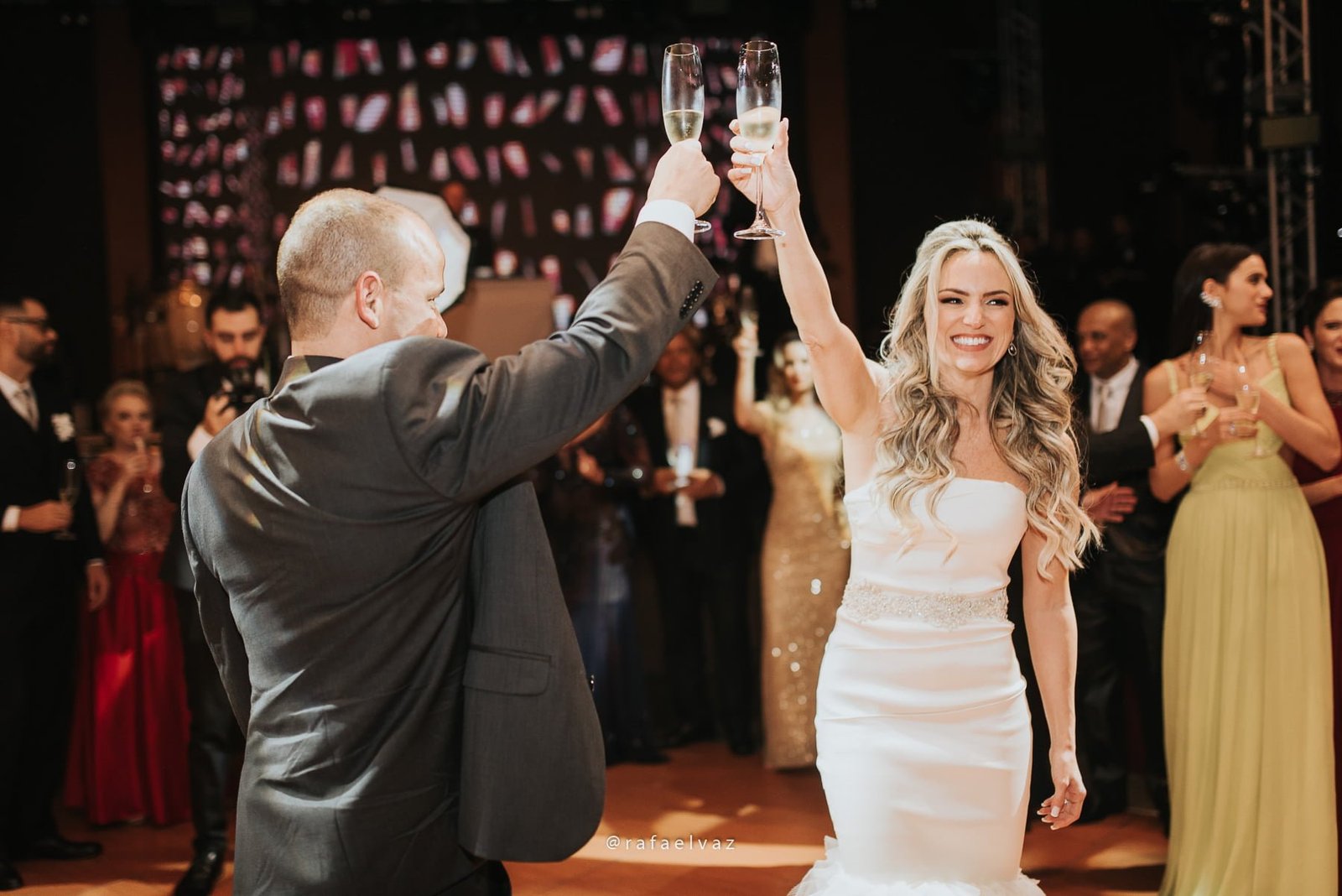 Casamento com neymar, neymar no casamento, casamento gabi e léo, casamento a noite, casamento na igreja, casamento na igreja do valongo, casamento com famoso, casamento com wesley safadão, casamento com safadão, neymar e bruna marquezine, neymar e bruna marquezine no casamento, casamento de jogador de futebol, casamento em santos, Rafael vaz fotografia, fotógrafo de famosos, david brasil, casamento de famosos, casamento do léo do santos, neymar e bruna marquezine padrinhos