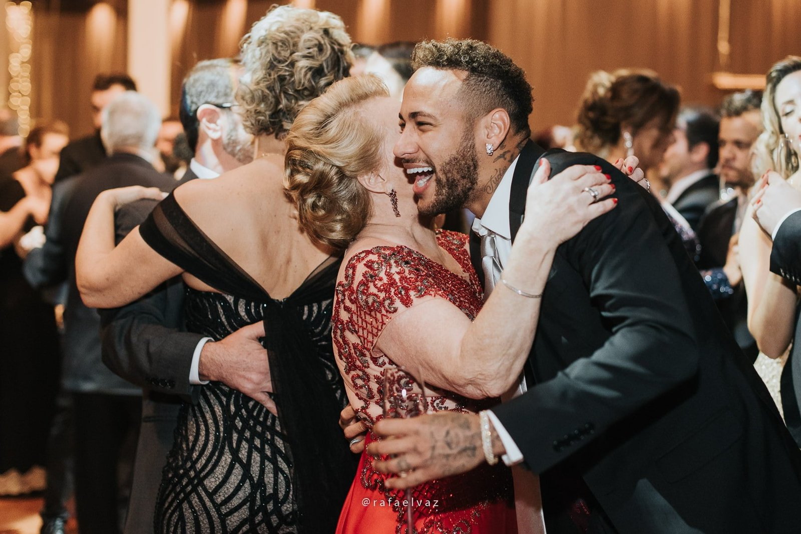 Casamento com neymar, neymar no casamento, casamento gabi e léo, casamento a noite, casamento na igreja, casamento na igreja do valongo, casamento com famoso, casamento com wesley safadão, casamento com safadão, neymar e bruna marquezine, neymar e bruna marquezine no casamento, casamento de jogador de futebol, casamento em santos, Rafael vaz fotografia, fotógrafo de famosos, david brasil, casamento de famosos, casamento do léo do santos, neymar e bruna marquezine padrinhos