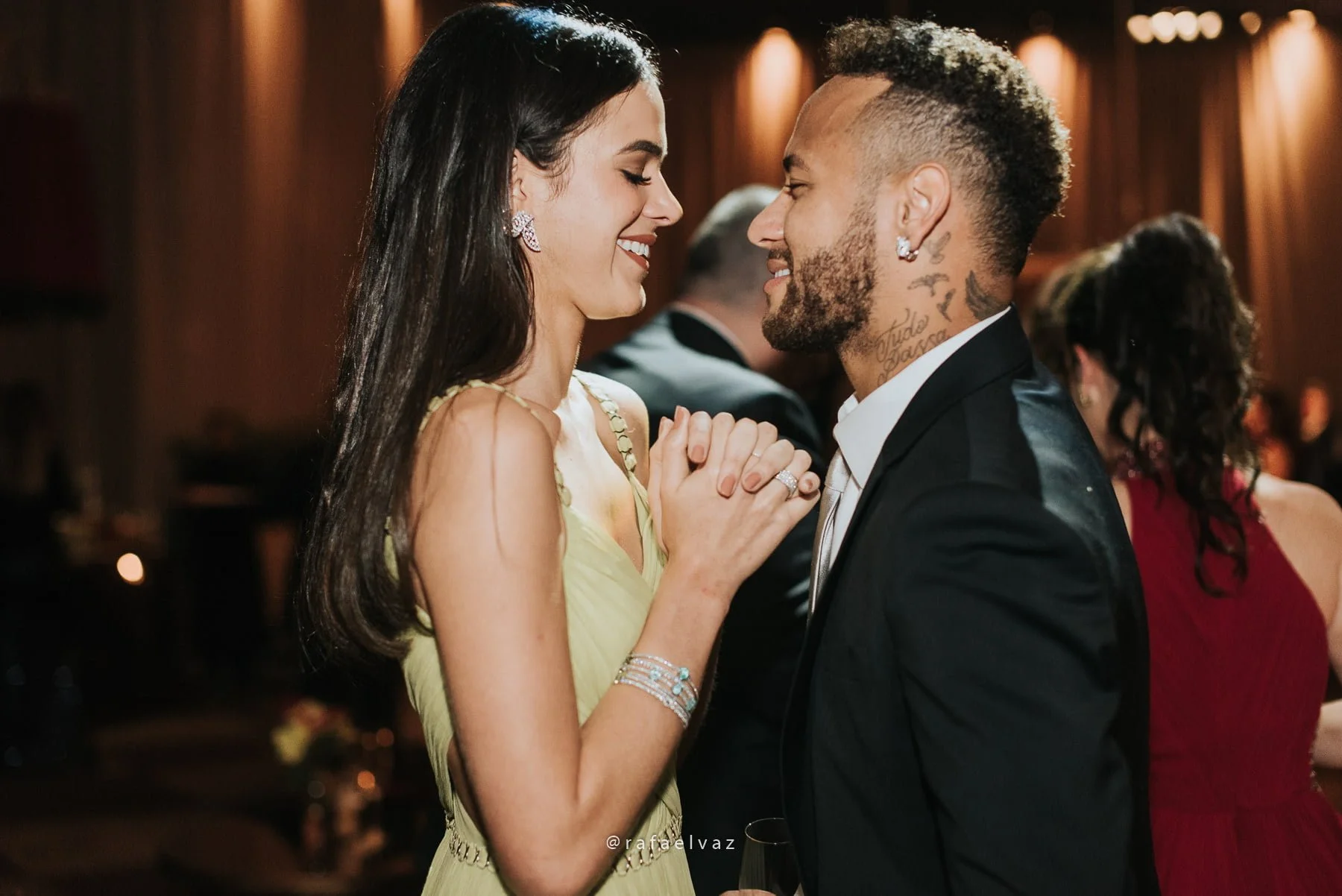 Casamento com neymar, neymar no casamento, casamento gabi e léo, casamento a noite, casamento na igreja, casamento na igreja do valongo, casamento com famoso, casamento com wesley safadão, casamento com safadão, neymar e bruna marquezine, neymar e bruna marquezine no casamento, casamento de jogador de futebol, casamento em santos, Rafael vaz fotografia, fotógrafo de famosos, david brasil, casamento de famosos, casamento do léo do santos, neymar e bruna marquezine padrinhos
