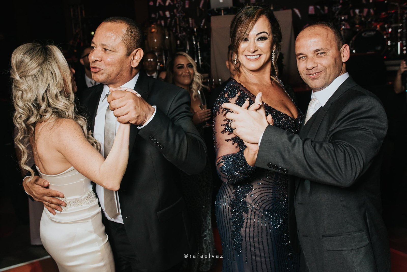 Casamento com neymar, neymar no casamento, casamento gabi e léo, casamento a noite, casamento na igreja, casamento na igreja do valongo, casamento com famoso, casamento com wesley safadão, casamento com safadão, neymar e bruna marquezine, neymar e bruna marquezine no casamento, casamento de jogador de futebol, casamento em santos, Rafael vaz fotografia, fotógrafo de famosos, david brasil, casamento de famosos, casamento do léo do santos, neymar e bruna marquezine padrinhos