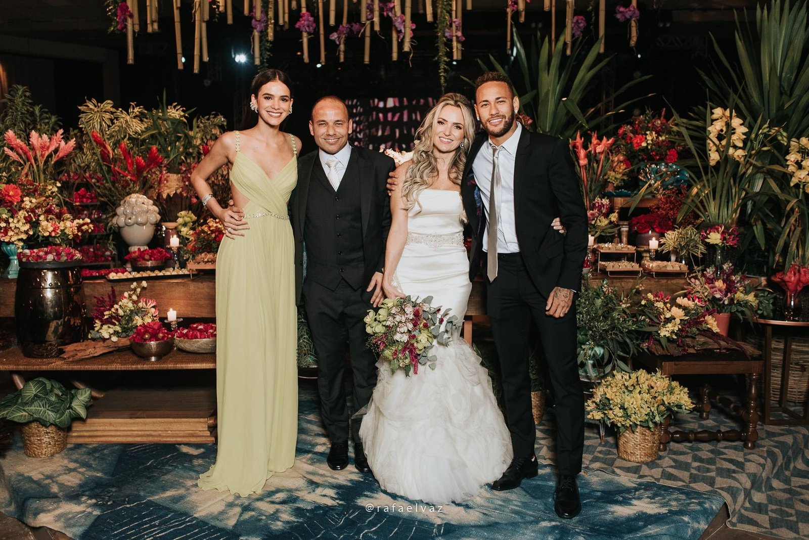 Casamento com neymar, neymar no casamento, casamento gabi e léo, casamento a noite, casamento na igreja, casamento na igreja do valongo, casamento com famoso, casamento com wesley safadão, casamento com safadão, neymar e bruna marquezine, neymar e bruna marquezine no casamento, casamento de jogador de futebol, casamento em santos, Rafael vaz fotografia, fotógrafo de famosos, david brasil, casamento de famosos, casamento do léo do santos, neymar e bruna marquezine padrinhos