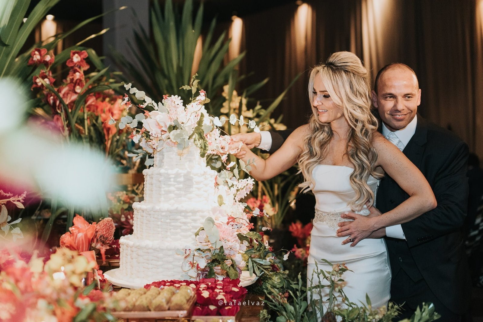 Casamento com neymar, neymar no casamento, casamento gabi e léo, casamento a noite, casamento na igreja, casamento na igreja do valongo, casamento com famoso, casamento com wesley safadão, casamento com safadão, neymar e bruna marquezine, neymar e bruna marquezine no casamento, casamento de jogador de futebol, casamento em santos, Rafael vaz fotografia, fotógrafo de famosos, david brasil, casamento de famosos, casamento do léo do santos, neymar e bruna marquezine padrinhos