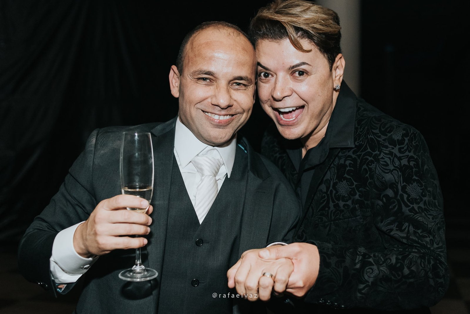 Casamento com neymar, neymar no casamento, casamento gabi e léo, casamento a noite, casamento na igreja, casamento na igreja do valongo, casamento com famoso, casamento com wesley safadão, casamento com safadão, neymar e bruna marquezine, neymar e bruna marquezine no casamento, casamento de jogador de futebol, casamento em santos, Rafael vaz fotografia, fotógrafo de famosos, david brasil, casamento de famosos, casamento do léo do santos, neymar e bruna marquezine padrinhos