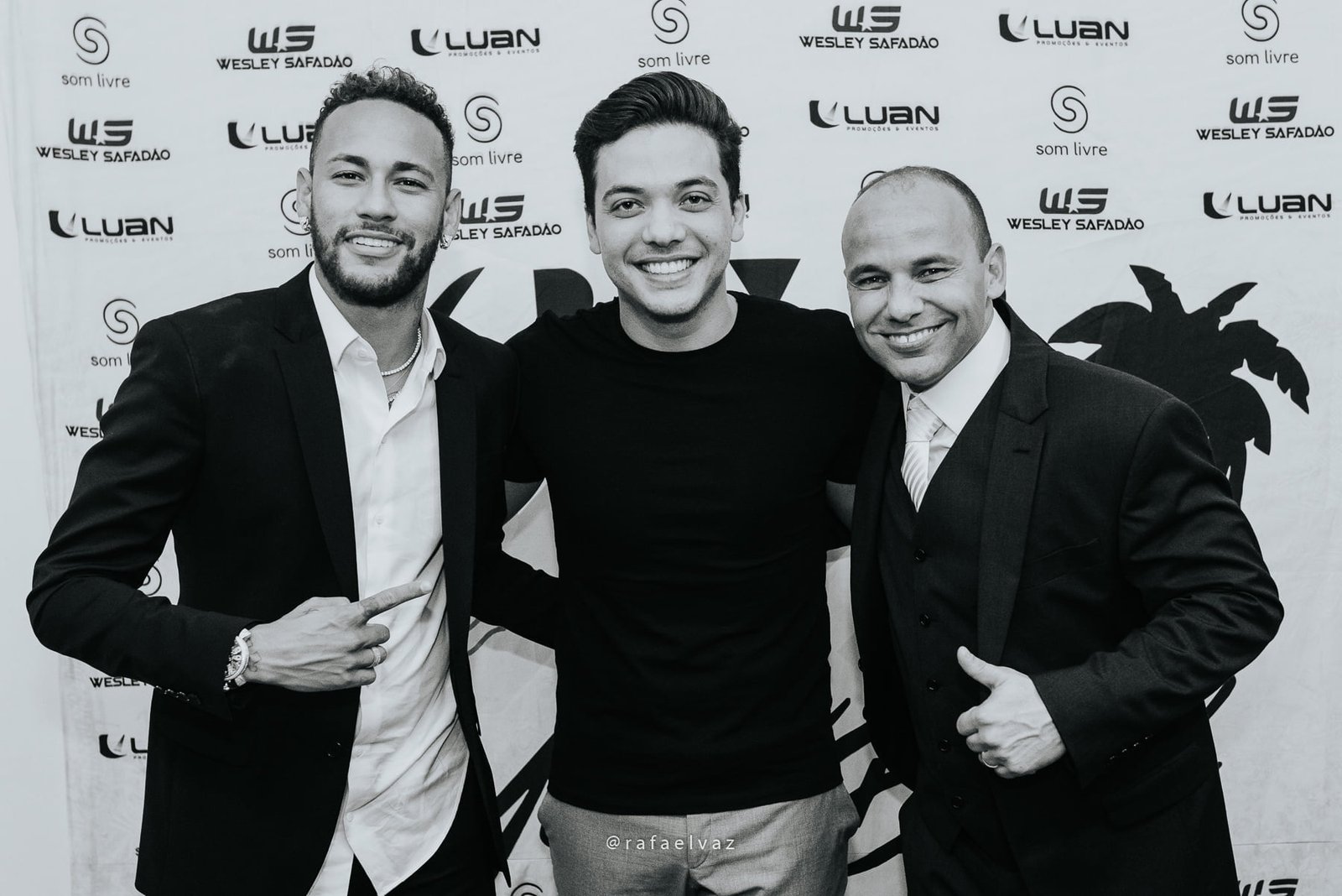 Casamento com neymar, neymar no casamento, casamento gabi e léo, casamento a noite, casamento na igreja, casamento na igreja do valongo, casamento com famoso, casamento com wesley safadão, casamento com safadão, neymar e bruna marquezine, neymar e bruna marquezine no casamento, casamento de jogador de futebol, casamento em santos, Rafael vaz fotografia, fotógrafo de famosos, david brasil, casamento de famosos, casamento do léo do santos, neymar e bruna marquezine padrinhos