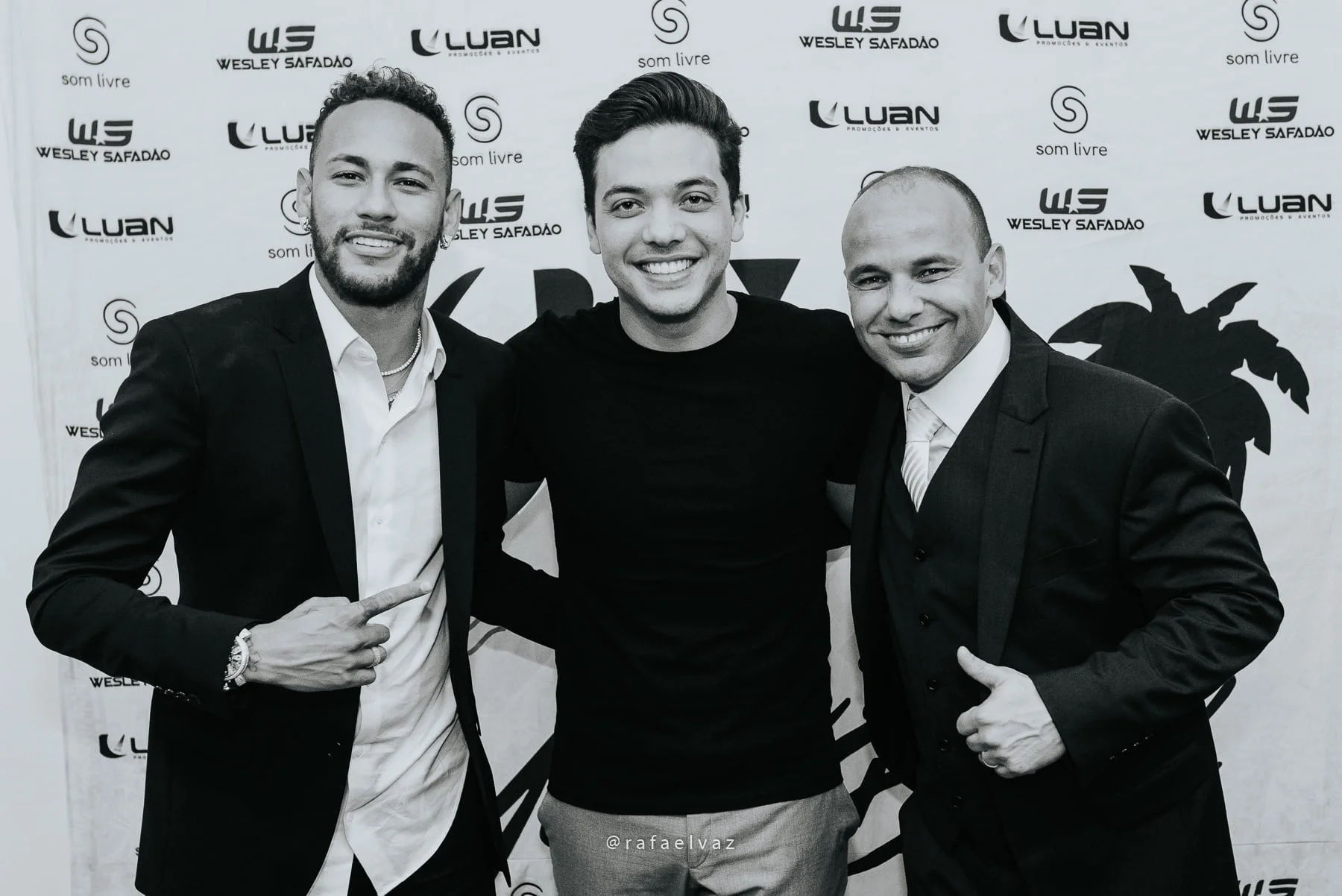 Casamento com neymar, neymar no casamento, casamento gabi e léo, casamento a noite, casamento na igreja, casamento na igreja do valongo, casamento com famoso, casamento com wesley safadão, casamento com safadão, neymar e bruna marquezine, neymar e bruna marquezine no casamento, casamento de jogador de futebol, casamento em santos, Rafael vaz fotografia, fotógrafo de famosos, david brasil, casamento de famosos, casamento do léo do santos, neymar e bruna marquezine padrinhos