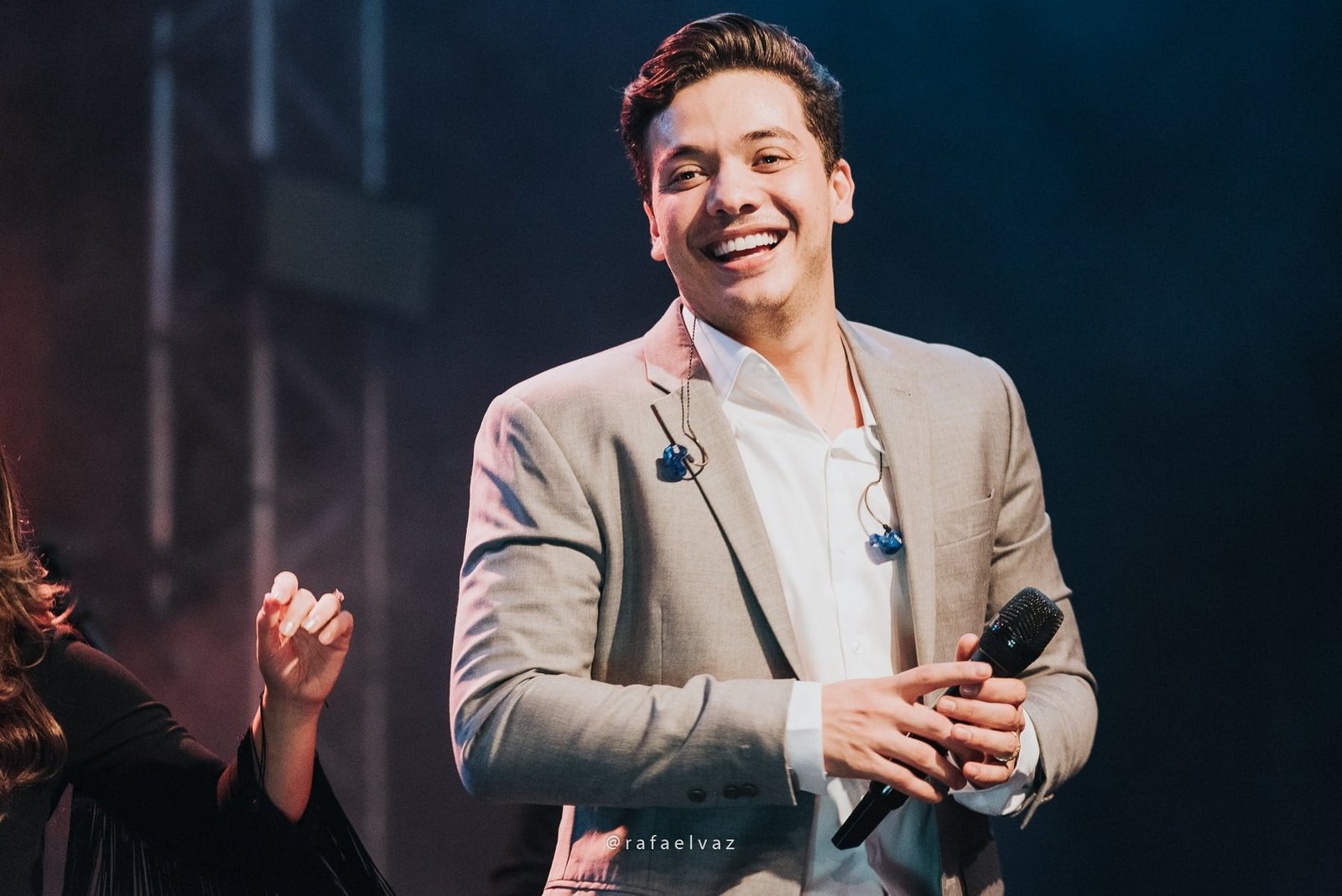 Casamento com neymar, neymar no casamento, casamento gabi e léo, casamento a noite, casamento na igreja, casamento na igreja do valongo, casamento com famoso, casamento com wesley safadão, casamento com safadão, neymar e bruna marquezine, neymar e bruna marquezine no casamento, casamento de jogador de futebol, casamento em santos, Rafael vaz fotografia, fotógrafo de famosos, david brasil, casamento de famosos, casamento do léo do santos, neymar e bruna marquezine padrinhos