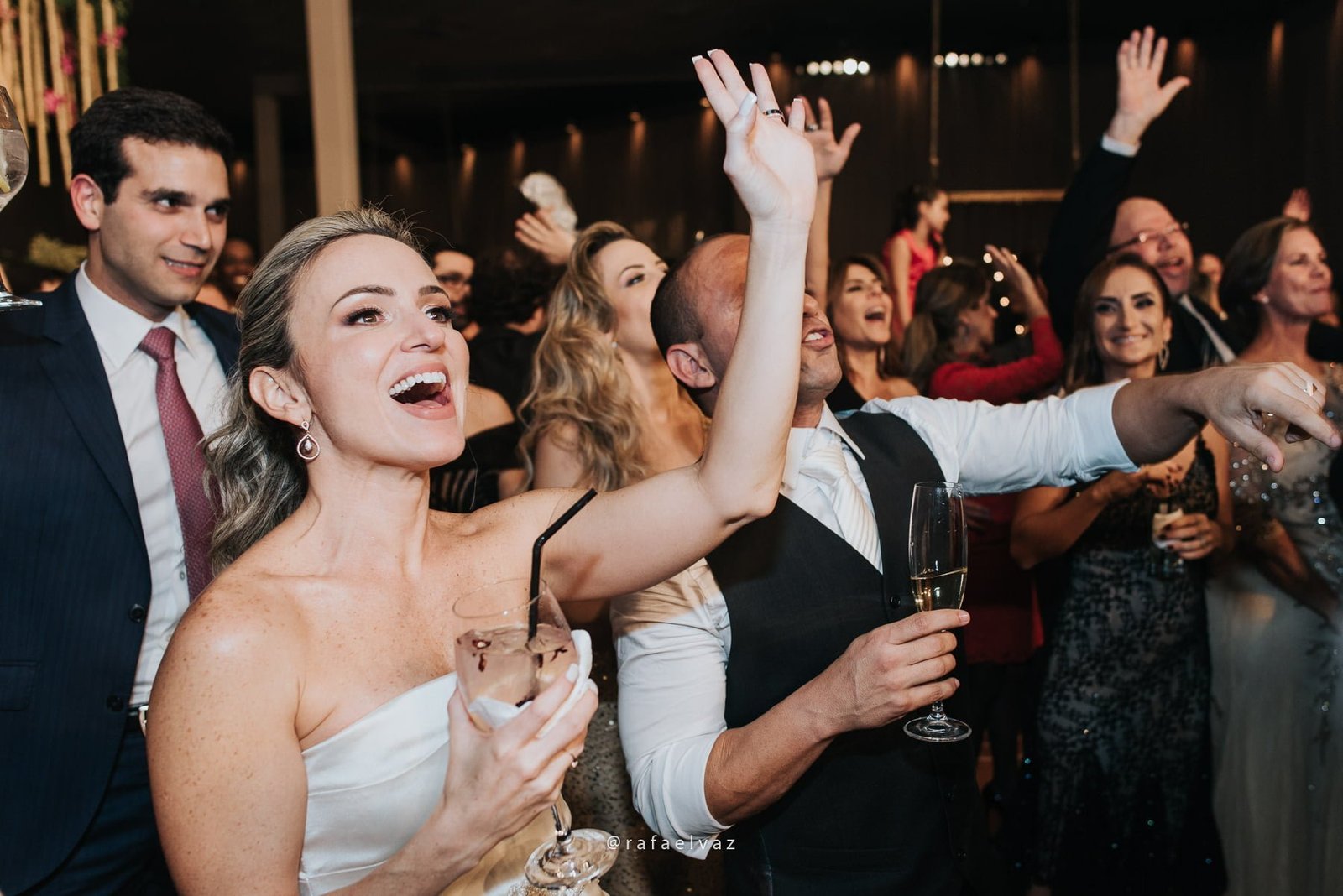 Casamento com neymar, neymar no casamento, casamento gabi e léo, casamento a noite, casamento na igreja, casamento na igreja do valongo, casamento com famoso, casamento com wesley safadão, casamento com safadão, neymar e bruna marquezine, neymar e bruna marquezine no casamento, casamento de jogador de futebol, casamento em santos, Rafael vaz fotografia, fotógrafo de famosos, david brasil, casamento de famosos, casamento do léo do santos, neymar e bruna marquezine padrinhos