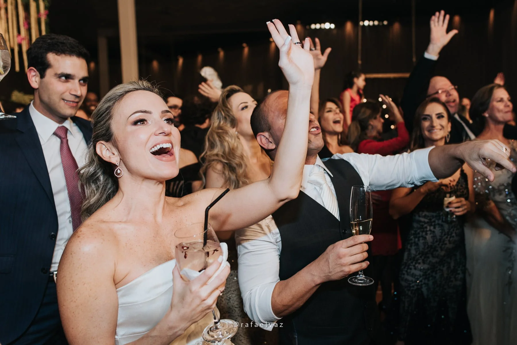 Casamento com neymar, neymar no casamento, casamento gabi e léo, casamento a noite, casamento na igreja, casamento na igreja do valongo, casamento com famoso, casamento com wesley safadão, casamento com safadão, neymar e bruna marquezine, neymar e bruna marquezine no casamento, casamento de jogador de futebol, casamento em santos, Rafael vaz fotografia, fotógrafo de famosos, david brasil, casamento de famosos, casamento do léo do santos, neymar e bruna marquezine padrinhos