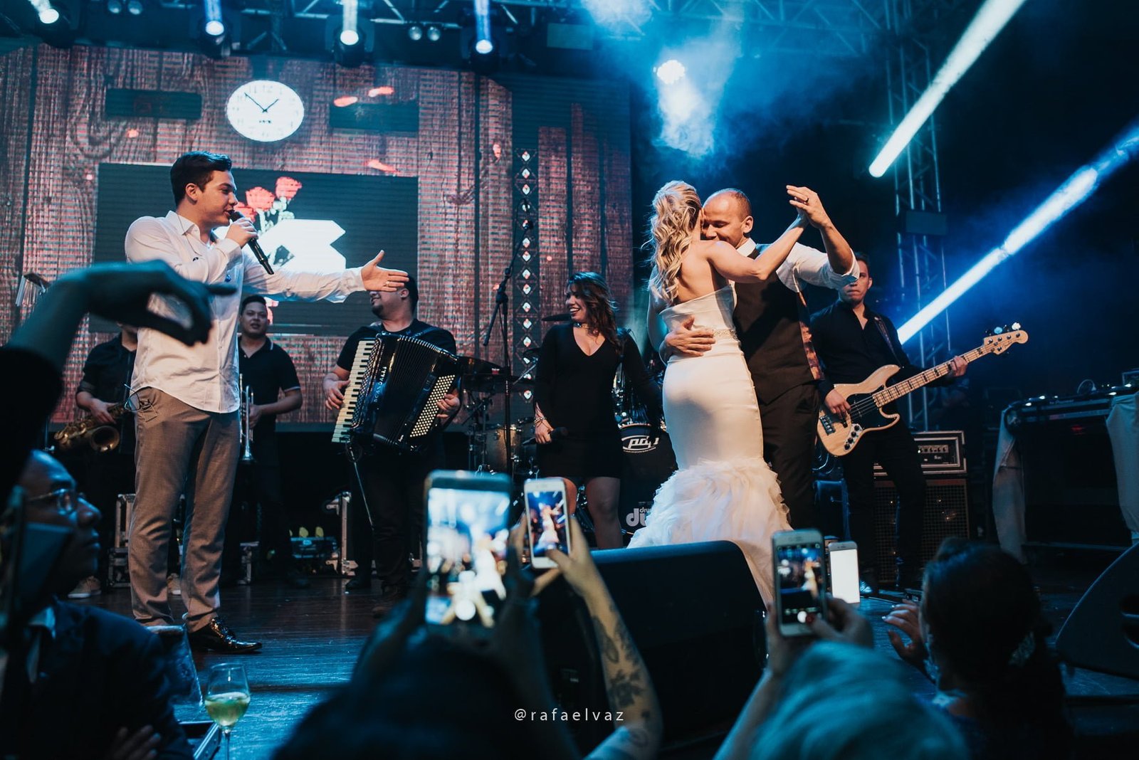 Casamento com neymar, neymar no casamento, casamento gabi e léo, casamento a noite, casamento na igreja, casamento na igreja do valongo, casamento com famoso, casamento com wesley safadão, casamento com safadão, neymar e bruna marquezine, neymar e bruna marquezine no casamento, casamento de jogador de futebol, casamento em santos, Rafael vaz fotografia, fotógrafo de famosos, david brasil, casamento de famosos, casamento do léo do santos, neymar e bruna marquezine padrinhos