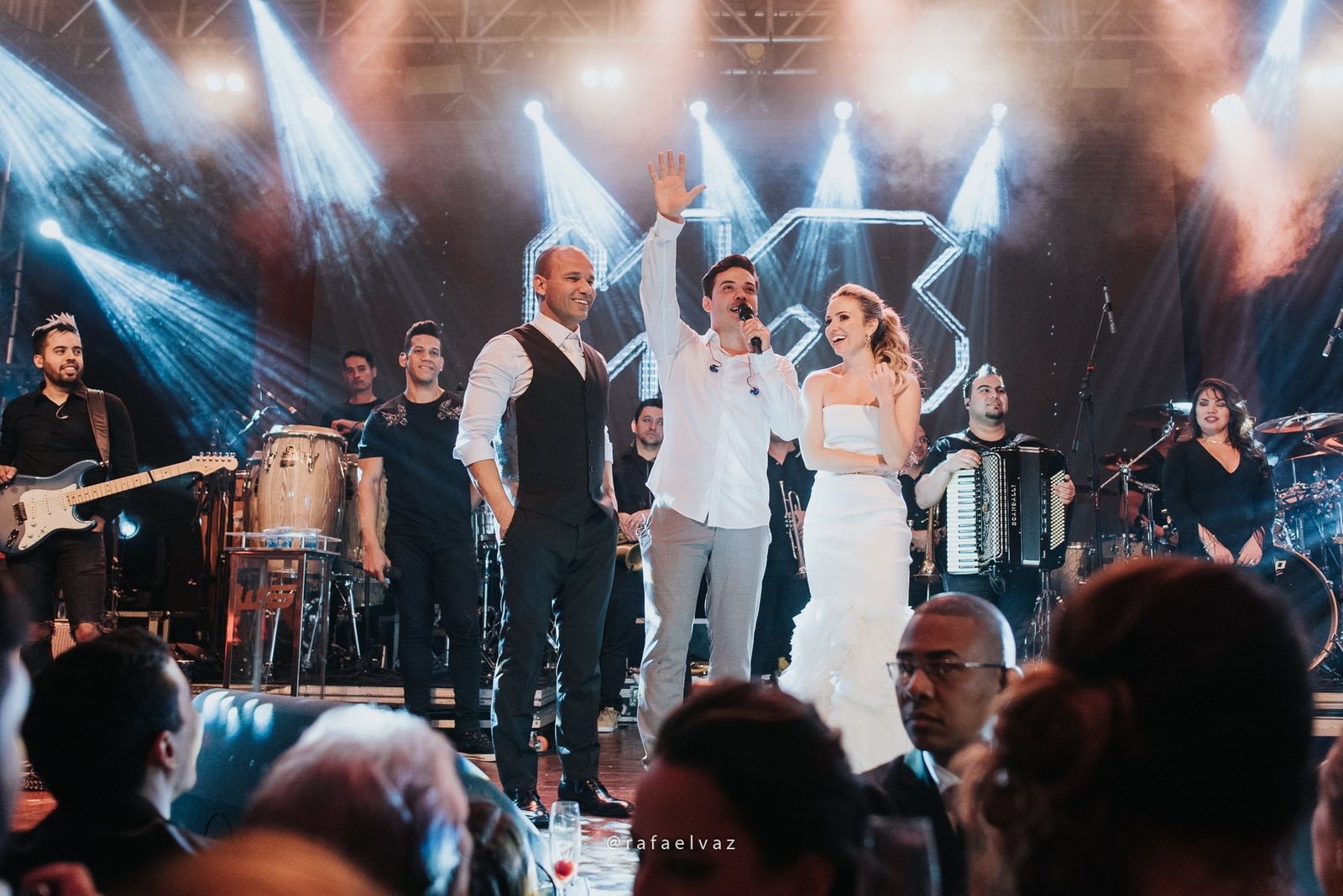 Casamento com neymar, neymar no casamento, casamento gabi e léo, casamento a noite, casamento na igreja, casamento na igreja do valongo, casamento com famoso, casamento com wesley safadão, casamento com safadão, neymar e bruna marquezine, neymar e bruna marquezine no casamento, casamento de jogador de futebol, casamento em santos, Rafael vaz fotografia, fotógrafo de famosos, david brasil, casamento de famosos, casamento do léo do santos, neymar e bruna marquezine padrinhos