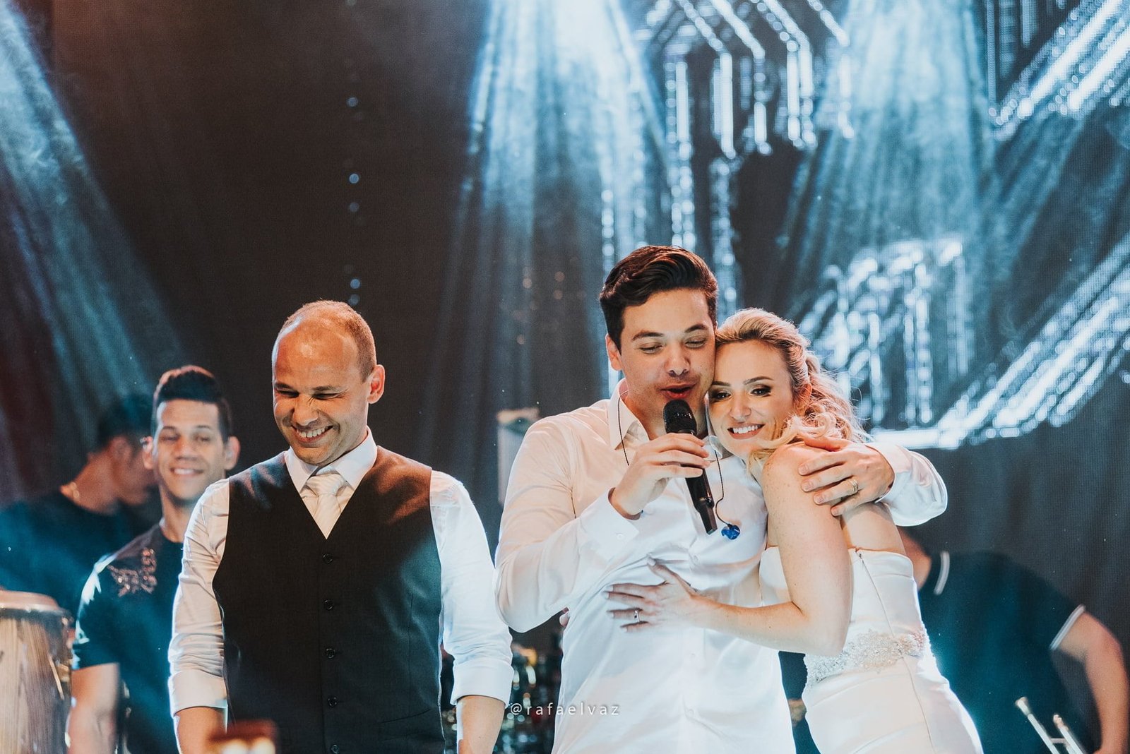 Casamento com neymar, neymar no casamento, casamento gabi e léo, casamento a noite, casamento na igreja, casamento na igreja do valongo, casamento com famoso, casamento com wesley safadão, casamento com safadão, neymar e bruna marquezine, neymar e bruna marquezine no casamento, casamento de jogador de futebol, casamento em santos, Rafael vaz fotografia, fotógrafo de famosos, david brasil, casamento de famosos, casamento do léo do santos, neymar e bruna marquezine padrinhos