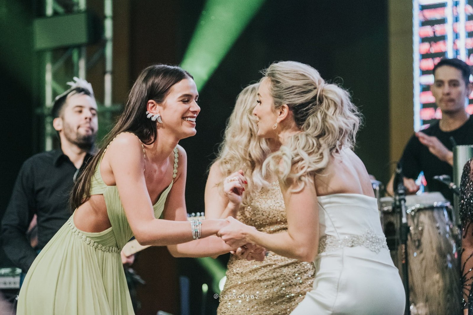 Casamento com neymar, neymar no casamento, casamento gabi e léo, casamento a noite, casamento na igreja, casamento na igreja do valongo, casamento com famoso, casamento com wesley safadão, casamento com safadão, neymar e bruna marquezine, neymar e bruna marquezine no casamento, casamento de jogador de futebol, casamento em santos, Rafael vaz fotografia, fotógrafo de famosos, david brasil, casamento de famosos, casamento do léo do santos, neymar e bruna marquezine padrinhos