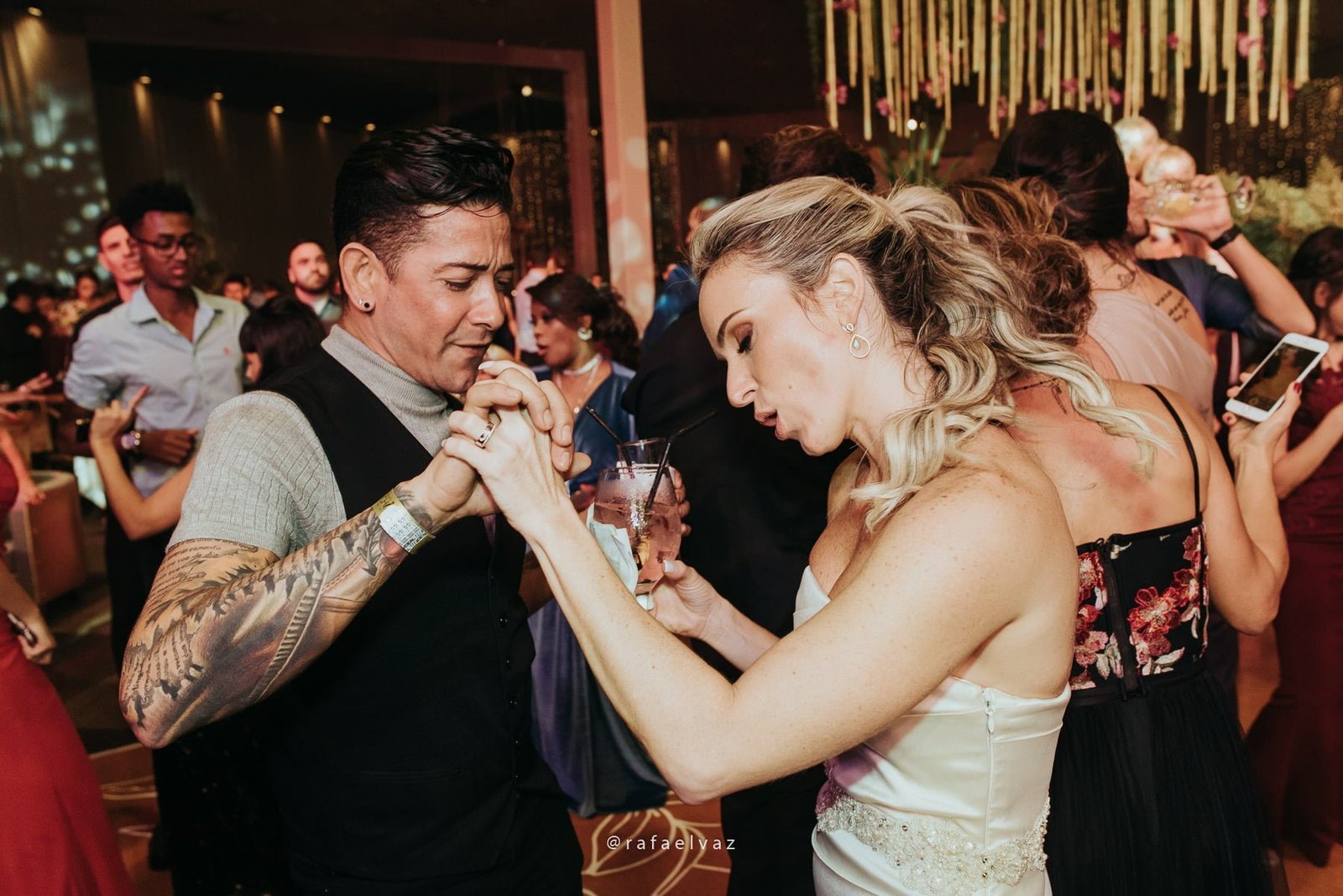 Casamento com neymar, neymar no casamento, casamento gabi e léo, casamento a noite, casamento na igreja, casamento na igreja do valongo, casamento com famoso, casamento com wesley safadão, casamento com safadão, neymar e bruna marquezine, neymar e bruna marquezine no casamento, casamento de jogador de futebol, casamento em santos, Rafael vaz fotografia, fotógrafo de famosos, david brasil, casamento de famosos, casamento do léo do santos, neymar e bruna marquezine padrinhos