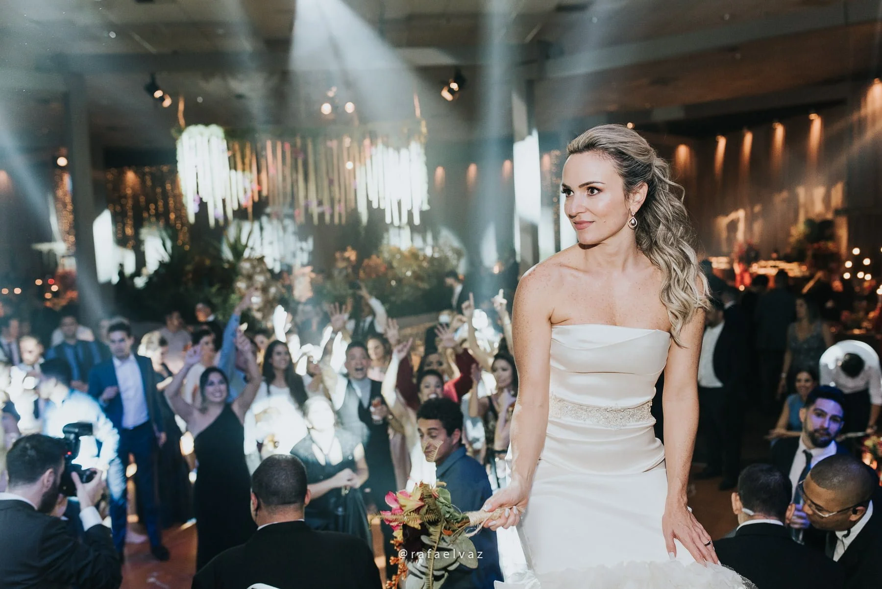 Casamento com neymar, neymar no casamento, casamento gabi e léo, casamento a noite, casamento na igreja, casamento na igreja do valongo, casamento com famoso, casamento com wesley safadão, casamento com safadão, neymar e bruna marquezine, neymar e bruna marquezine no casamento, casamento de jogador de futebol, casamento em santos, Rafael vaz fotografia, fotógrafo de famosos, david brasil, casamento de famosos, casamento do léo do santos, neymar e bruna marquezine padrinhos