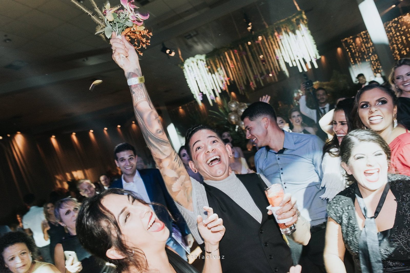 Casamento com neymar, neymar no casamento, casamento gabi e léo, casamento a noite, casamento na igreja, casamento na igreja do valongo, casamento com famoso, casamento com wesley safadão, casamento com safadão, neymar e bruna marquezine, neymar e bruna marquezine no casamento, casamento de jogador de futebol, casamento em santos, Rafael vaz fotografia, fotógrafo de famosos, david brasil, casamento de famosos, casamento do léo do santos, neymar e bruna marquezine padrinhos