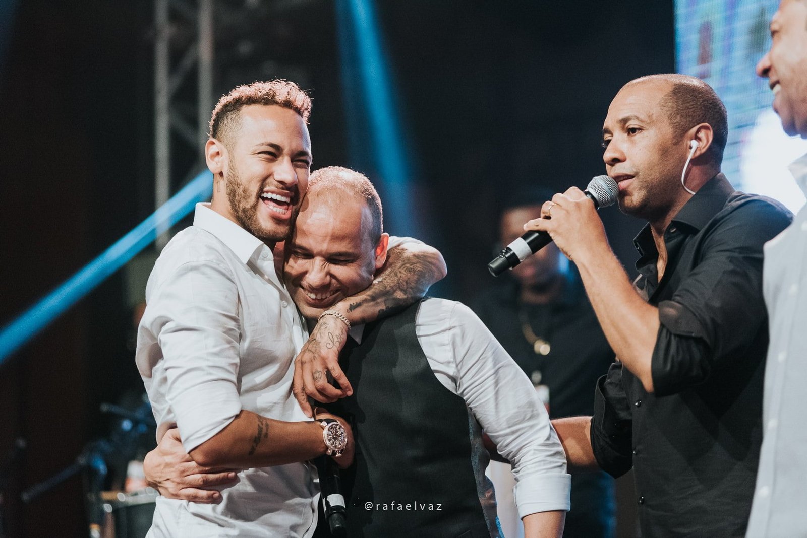 Casamento com neymar, neymar no casamento, casamento gabi e léo, casamento a noite, casamento na igreja, casamento na igreja do valongo, casamento com famoso, casamento com wesley safadão, casamento com safadão, neymar e bruna marquezine, neymar e bruna marquezine no casamento, casamento de jogador de futebol, casamento em santos, Rafael vaz fotografia, fotógrafo de famosos, david brasil, casamento de famosos, casamento do léo do santos, neymar e bruna marquezine padrinhos