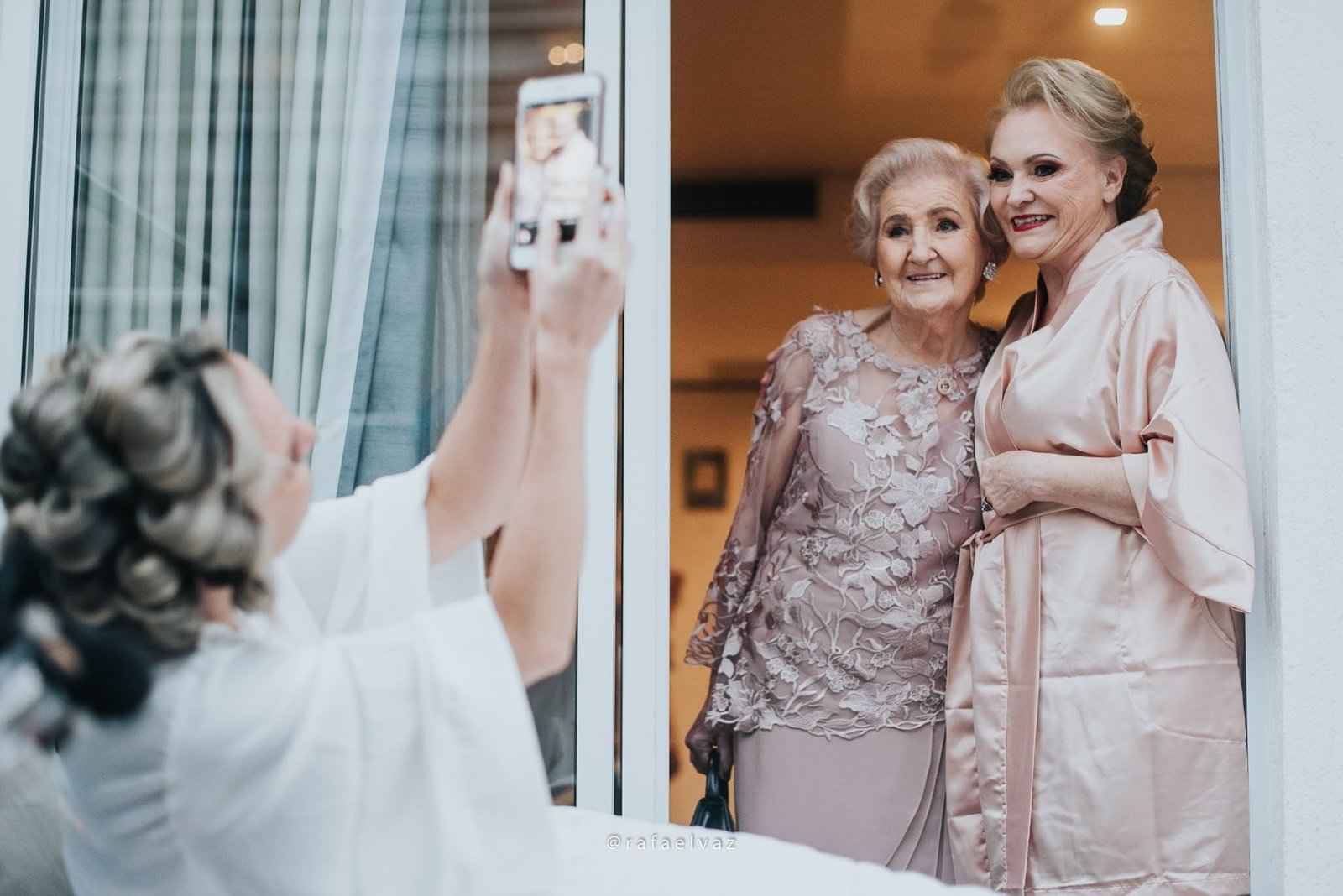 Casamento com neymar, neymar no casamento, casamento gabi e léo, casamento a noite, casamento na igreja, casamento na igreja do valongo, casamento com famoso, casamento com wesley safadão, casamento com safadão, neymar e bruna marquezine, neymar e bruna marquezine no casamento, casamento de jogador de futebol, casamento em santos, Rafael vaz fotografia, fotógrafo de famosos, david brasil, casamento de famosos, casamento do léo do santos, neymar e bruna marquezine padrinhos