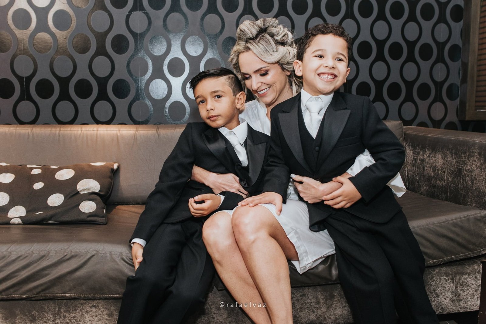 Casamento com neymar, neymar no casamento, casamento gabi e léo, casamento a noite, casamento na igreja, casamento na igreja do valongo, casamento com famoso, casamento com wesley safadão, casamento com safadão, neymar e bruna marquezine, neymar e bruna marquezine no casamento, casamento de jogador de futebol, casamento em santos, Rafael vaz fotografia, fotógrafo de famosos, david brasil, casamento de famosos, casamento do léo do santos, neymar e bruna marquezine padrinhos