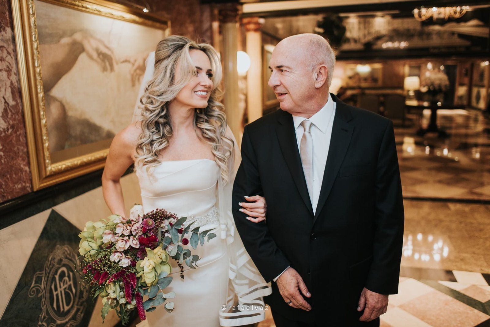 Casamento com neymar, neymar no casamento, casamento gabi e léo, casamento a noite, casamento na igreja, casamento na igreja do valongo, casamento com famoso, casamento com wesley safadão, casamento com safadão, neymar e bruna marquezine, neymar e bruna marquezine no casamento, casamento de jogador de futebol, casamento em santos, Rafael vaz fotografia, fotógrafo de famosos, david brasil, casamento de famosos, casamento do léo do santos, neymar e bruna marquezine padrinhos