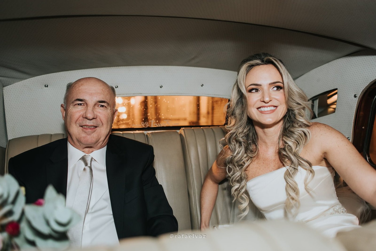 Casamento com neymar, neymar no casamento, casamento gabi e léo, casamento a noite, casamento na igreja, casamento na igreja do valongo, casamento com famoso, casamento com wesley safadão, casamento com safadão, neymar e bruna marquezine, neymar e bruna marquezine no casamento, casamento de jogador de futebol, casamento em santos, Rafael vaz fotografia, fotógrafo de famosos, david brasil, casamento de famosos, casamento do léo do santos, neymar e bruna marquezine padrinhos