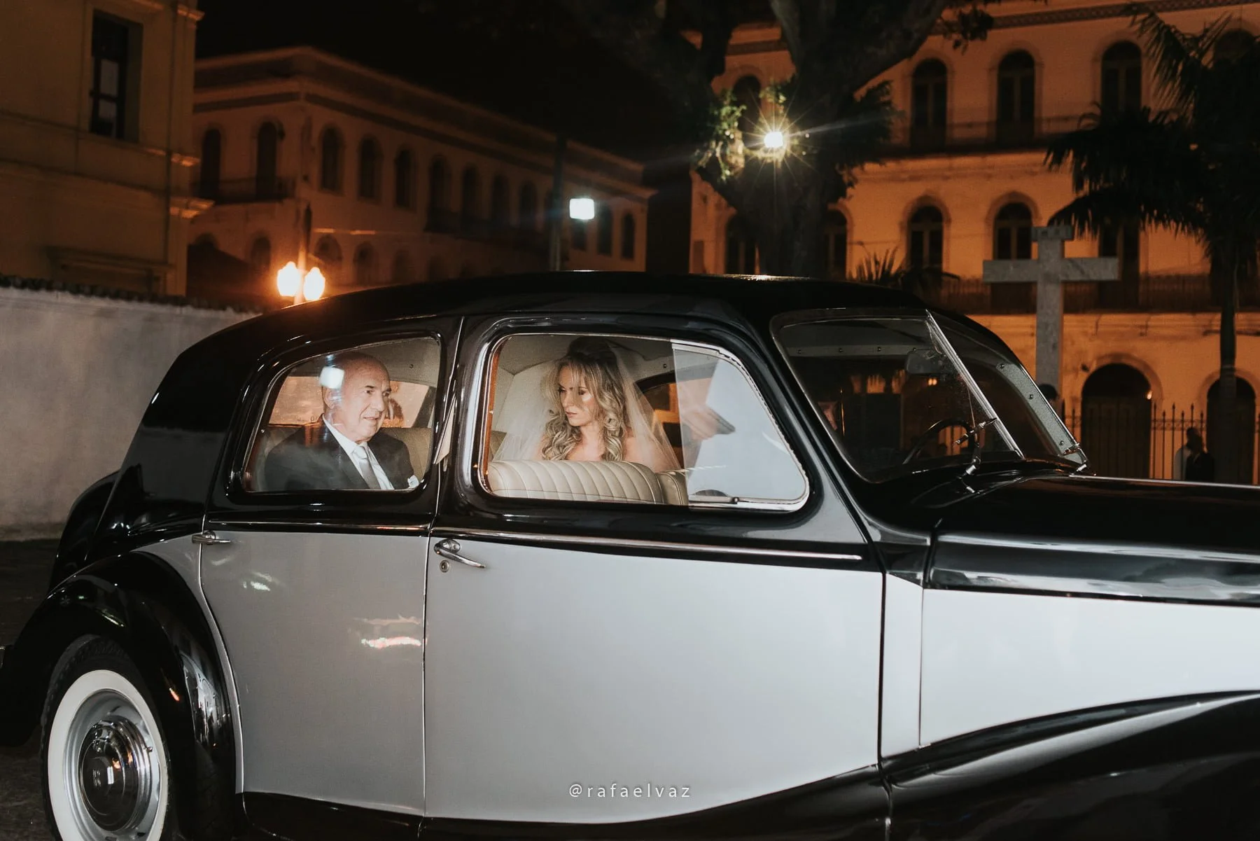 Casamento com neymar, neymar no casamento, casamento gabi e léo, casamento a noite, casamento na igreja, casamento na igreja do valongo, casamento com famoso, casamento com wesley safadão, casamento com safadão, neymar e bruna marquezine, neymar e bruna marquezine no casamento, casamento de jogador de futebol, casamento em santos, Rafael vaz fotografia, fotógrafo de famosos, david brasil, casamento de famosos, casamento do léo do santos, neymar e bruna marquezine padrinhos