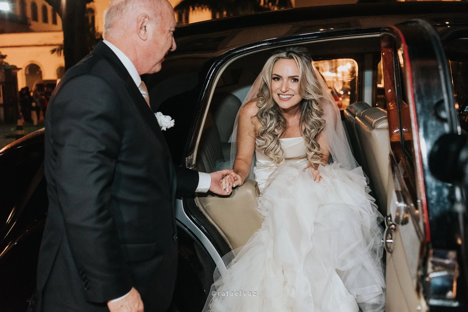 Casamento com neymar, neymar no casamento, casamento gabi e léo, casamento a noite, casamento na igreja, casamento na igreja do valongo, casamento com famoso, casamento com wesley safadão, casamento com safadão, neymar e bruna marquezine, neymar e bruna marquezine no casamento, casamento de jogador de futebol, casamento em santos, Rafael vaz fotografia, fotógrafo de famosos, david brasil, casamento de famosos, casamento do léo do santos, neymar e bruna marquezine padrinhos