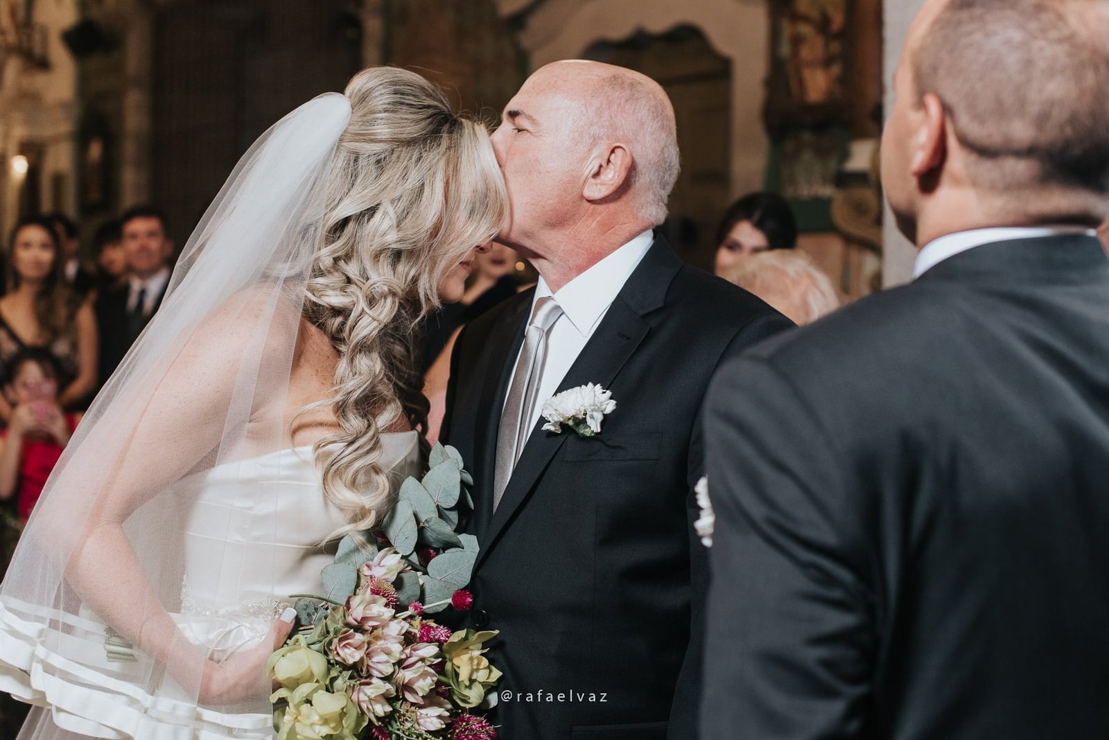 Casamento com neymar, neymar no casamento, casamento gabi e léo, casamento a noite, casamento na igreja, casamento na igreja do valongo, casamento com famoso, casamento com wesley safadão, casamento com safadão, neymar e bruna marquezine, neymar e bruna marquezine no casamento, casamento de jogador de futebol, casamento em santos, Rafael vaz fotografia, fotógrafo de famosos, david brasil, casamento de famosos, casamento do léo do santos, neymar e bruna marquezine padrinhos