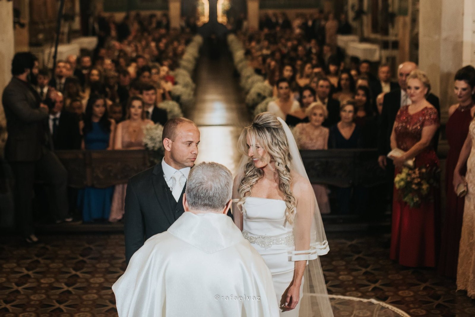 Casamento com neymar, neymar no casamento, casamento gabi e léo, casamento a noite, casamento na igreja, casamento na igreja do valongo, casamento com famoso, casamento com wesley safadão, casamento com safadão, neymar e bruna marquezine, neymar e bruna marquezine no casamento, casamento de jogador de futebol, casamento em santos, Rafael vaz fotografia, fotógrafo de famosos, david brasil, casamento de famosos, casamento do léo do santos, neymar e bruna marquezine padrinhos