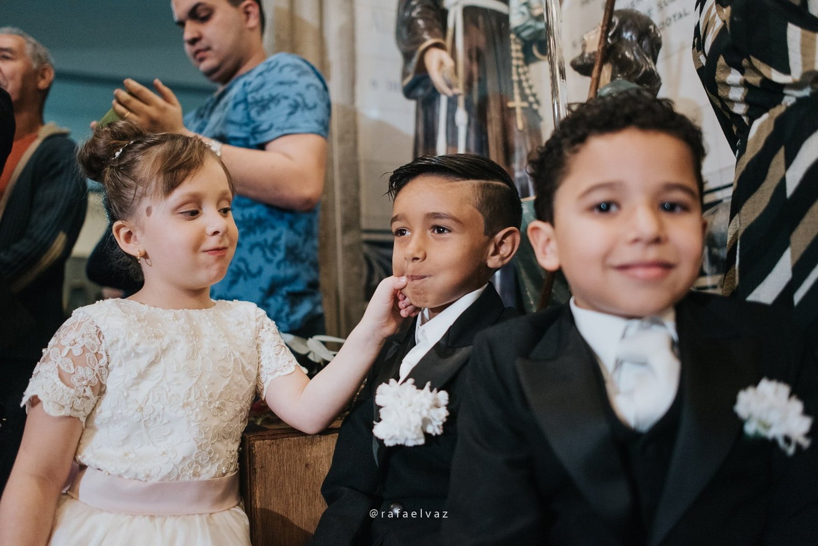 Casamento com neymar, neymar no casamento, casamento gabi e léo, casamento a noite, casamento na igreja, casamento na igreja do valongo, casamento com famoso, casamento com wesley safadão, casamento com safadão, neymar e bruna marquezine, neymar e bruna marquezine no casamento, casamento de jogador de futebol, casamento em santos, Rafael vaz fotografia, fotógrafo de famosos, david brasil, casamento de famosos, casamento do léo do santos, neymar e bruna marquezine padrinhos