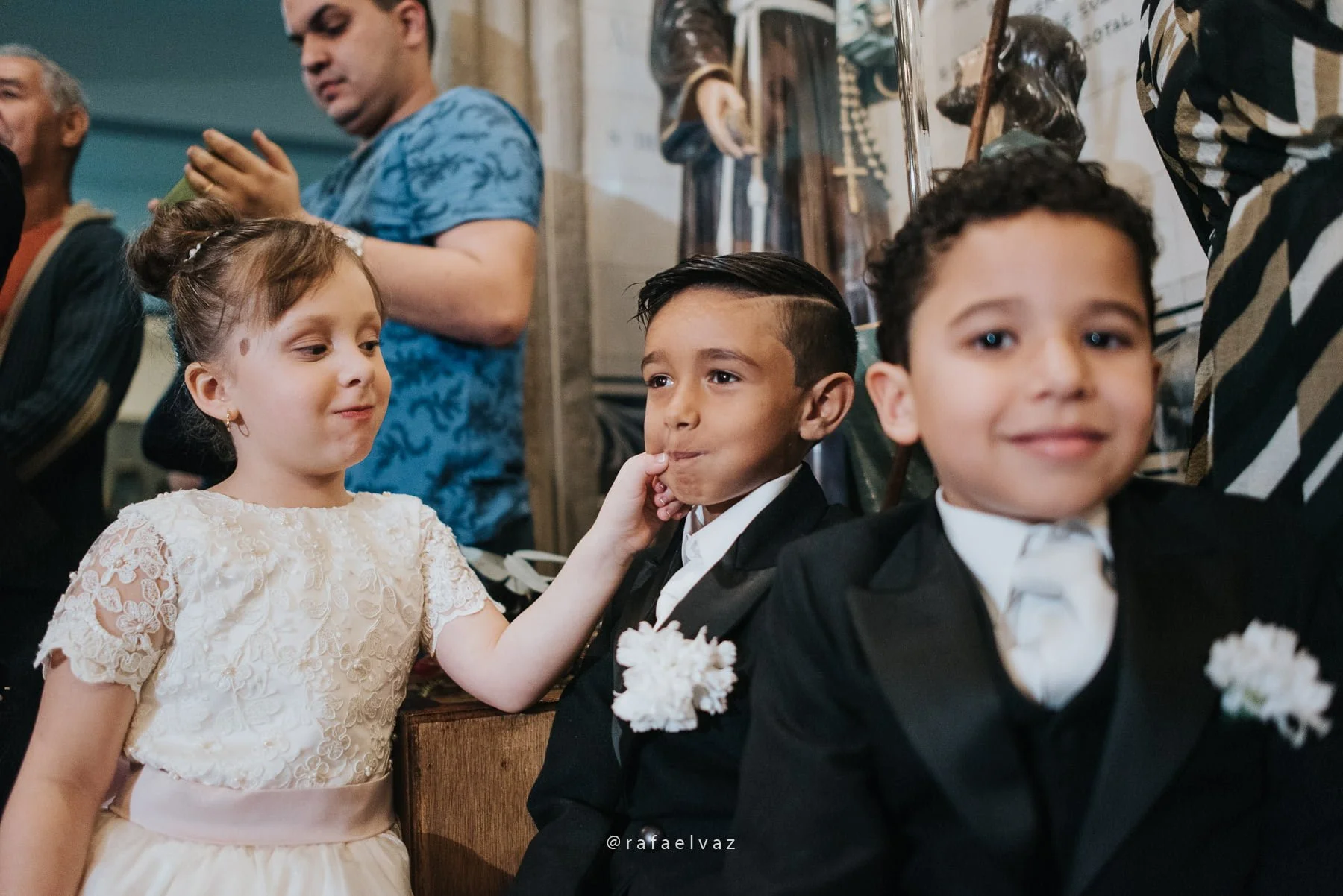 Casamento com neymar, neymar no casamento, casamento gabi e léo, casamento a noite, casamento na igreja, casamento na igreja do valongo, casamento com famoso, casamento com wesley safadão, casamento com safadão, neymar e bruna marquezine, neymar e bruna marquezine no casamento, casamento de jogador de futebol, casamento em santos, Rafael vaz fotografia, fotógrafo de famosos, david brasil, casamento de famosos, casamento do léo do santos, neymar e bruna marquezine padrinhos