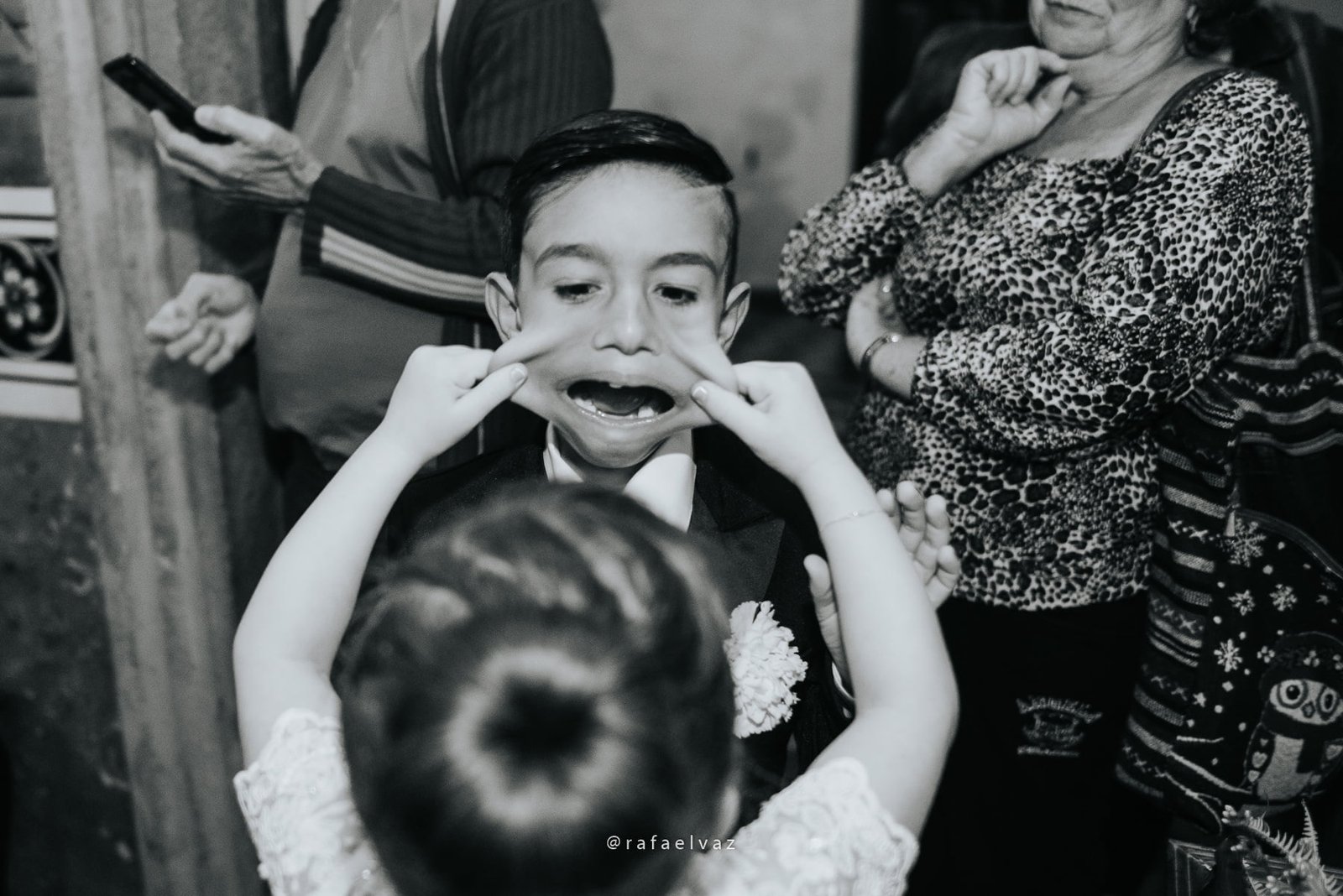 Casamento com neymar, neymar no casamento, casamento gabi e léo, casamento a noite, casamento na igreja, casamento na igreja do valongo, casamento com famoso, casamento com wesley safadão, casamento com safadão, neymar e bruna marquezine, neymar e bruna marquezine no casamento, casamento de jogador de futebol, casamento em santos, Rafael vaz fotografia, fotógrafo de famosos, david brasil, casamento de famosos, casamento do léo do santos, neymar e bruna marquezine padrinhos