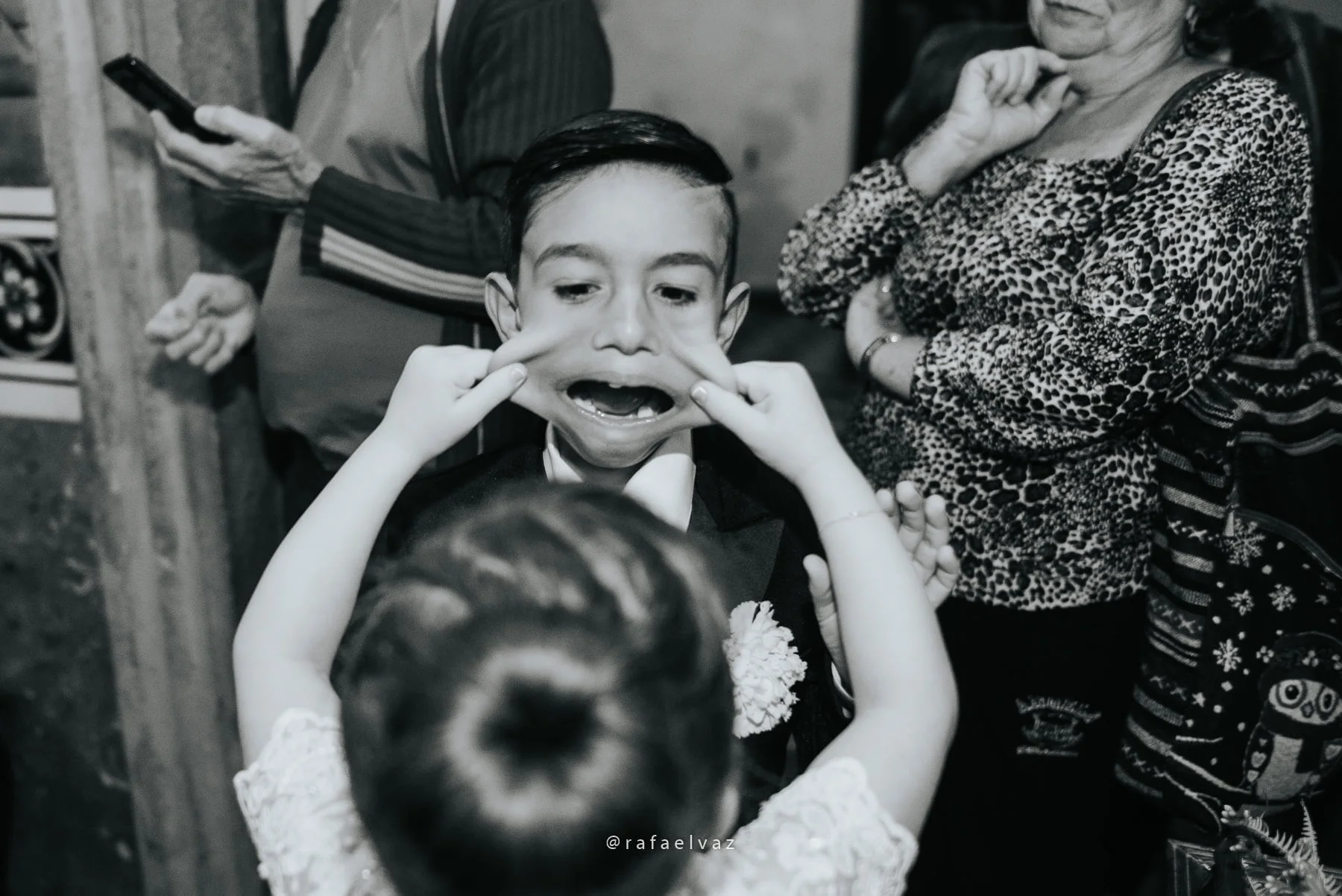 Casamento com neymar, neymar no casamento, casamento gabi e léo, casamento a noite, casamento na igreja, casamento na igreja do valongo, casamento com famoso, casamento com wesley safadão, casamento com safadão, neymar e bruna marquezine, neymar e bruna marquezine no casamento, casamento de jogador de futebol, casamento em santos, Rafael vaz fotografia, fotógrafo de famosos, david brasil, casamento de famosos, casamento do léo do santos, neymar e bruna marquezine padrinhos