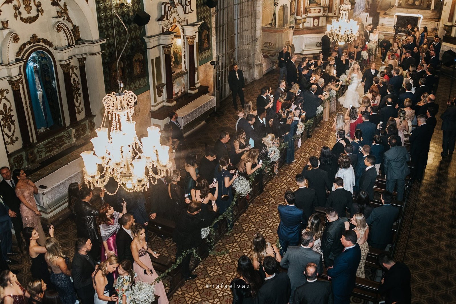 Casamento com neymar, neymar no casamento, casamento gabi e léo, casamento a noite, casamento na igreja, casamento na igreja do valongo, casamento com famoso, casamento com wesley safadão, casamento com safadão, neymar e bruna marquezine, neymar e bruna marquezine no casamento, casamento de jogador de futebol, casamento em santos, Rafael vaz fotografia, fotógrafo de famosos, david brasil, casamento de famosos, casamento do léo do santos, neymar e bruna marquezine padrinhos