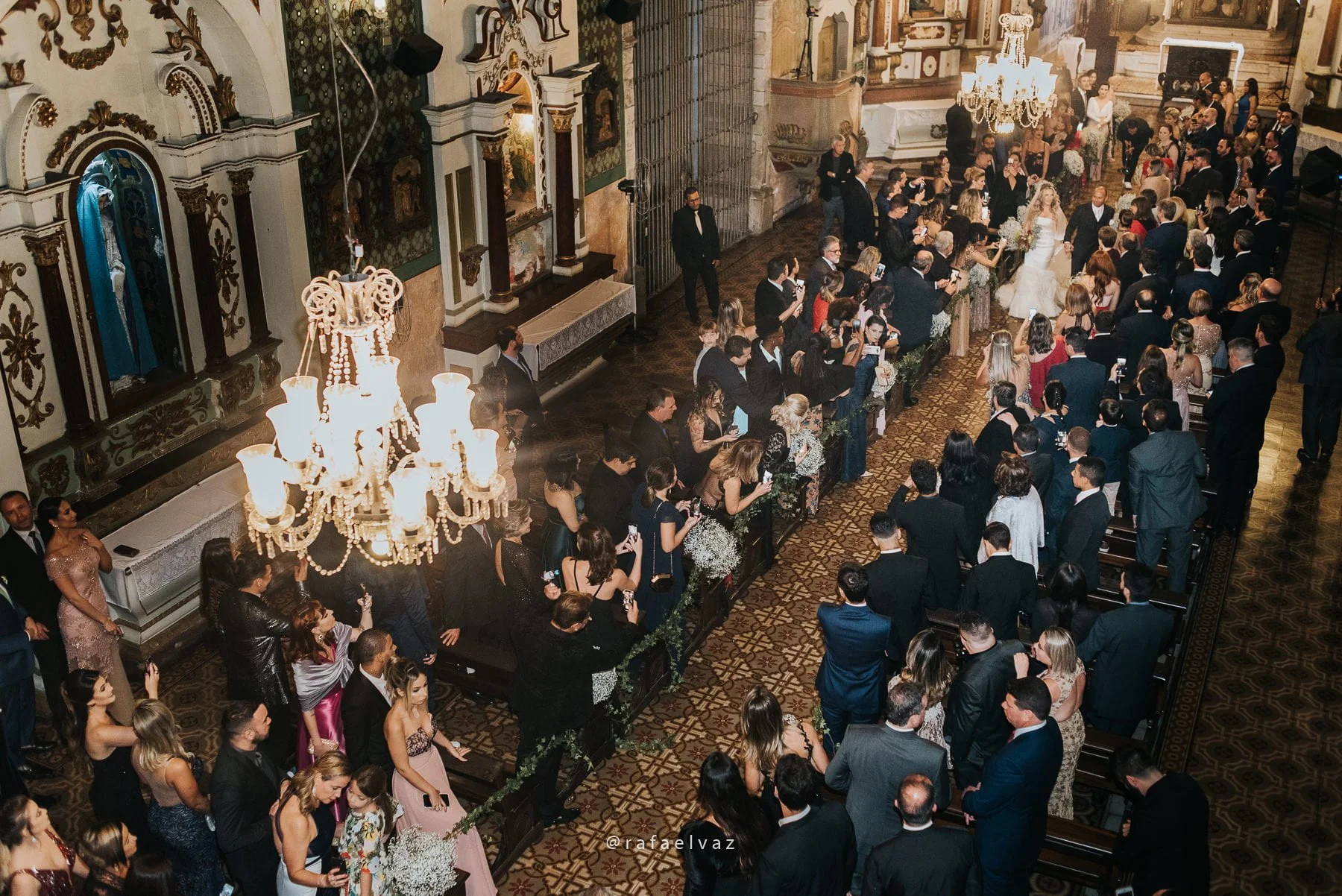 Casamento com neymar, neymar no casamento, casamento gabi e léo, casamento a noite, casamento na igreja, casamento na igreja do valongo, casamento com famoso, casamento com wesley safadão, casamento com safadão, neymar e bruna marquezine, neymar e bruna marquezine no casamento, casamento de jogador de futebol, casamento em santos, Rafael vaz fotografia, fotógrafo de famosos, david brasil, casamento de famosos, casamento do léo do santos, neymar e bruna marquezine padrinhos