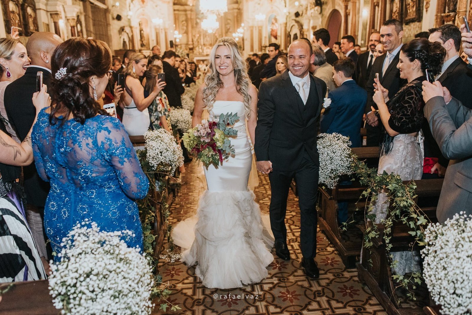 Casamento com neymar, neymar no casamento, casamento gabi e léo, casamento a noite, casamento na igreja, casamento na igreja do valongo, casamento com famoso, casamento com wesley safadão, casamento com safadão, neymar e bruna marquezine, neymar e bruna marquezine no casamento, casamento de jogador de futebol, casamento em santos, Rafael vaz fotografia, fotógrafo de famosos, david brasil, casamento de famosos, casamento do léo do santos, neymar e bruna marquezine padrinhos