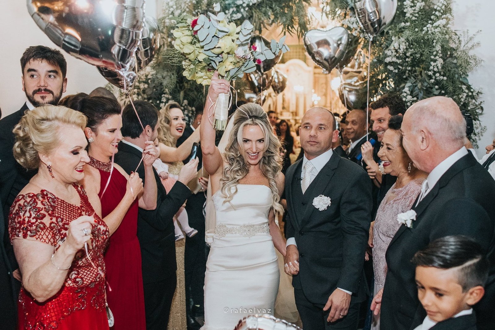 Casamento com neymar, neymar no casamento, casamento gabi e léo, casamento a noite, casamento na igreja, casamento na igreja do valongo, casamento com famoso, casamento com wesley safadão, casamento com safadão, neymar e bruna marquezine, neymar e bruna marquezine no casamento, casamento de jogador de futebol, casamento em santos, Rafael vaz fotografia, fotógrafo de famosos, david brasil, casamento de famosos, casamento do léo do santos, neymar e bruna marquezine padrinhos