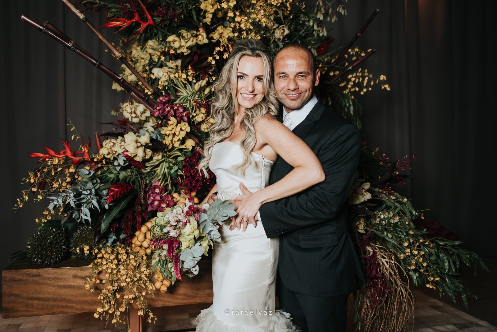 Casamento com neymar, neymar no casamento, casamento gabi e léo, casamento a noite, casamento na igreja, casamento na igreja do valongo, casamento com famoso, casamento com wesley safadão, casamento com safadão, neymar e bruna marquezine, neymar e bruna marquezine no casamento, casamento de jogador de futebol, casamento em santos, Rafael vaz fotografia, fotógrafo de famosos, david brasil, casamento de famosos, casamento do léo do santos, neymar e bruna marquezine padrinhos