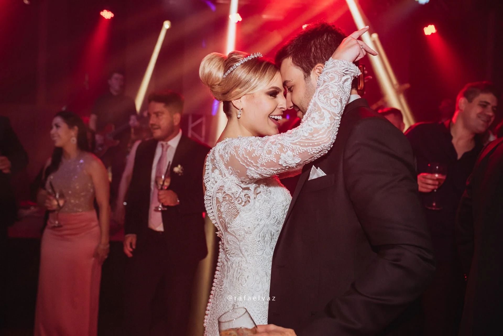 casamento classico romantico, casamento classico a noite, casamento tradicional, casamento a noite, decoracao de casamento a noite, decoracao de casamento classico, decoracao classica e romantica, convite de casamento, casamento thayana e diego, fotografo de casamento santos, fotografo de casamento sp, rafael vaz fotografia, casamento na igreja do embare, casamento em santos, casamento em igreja