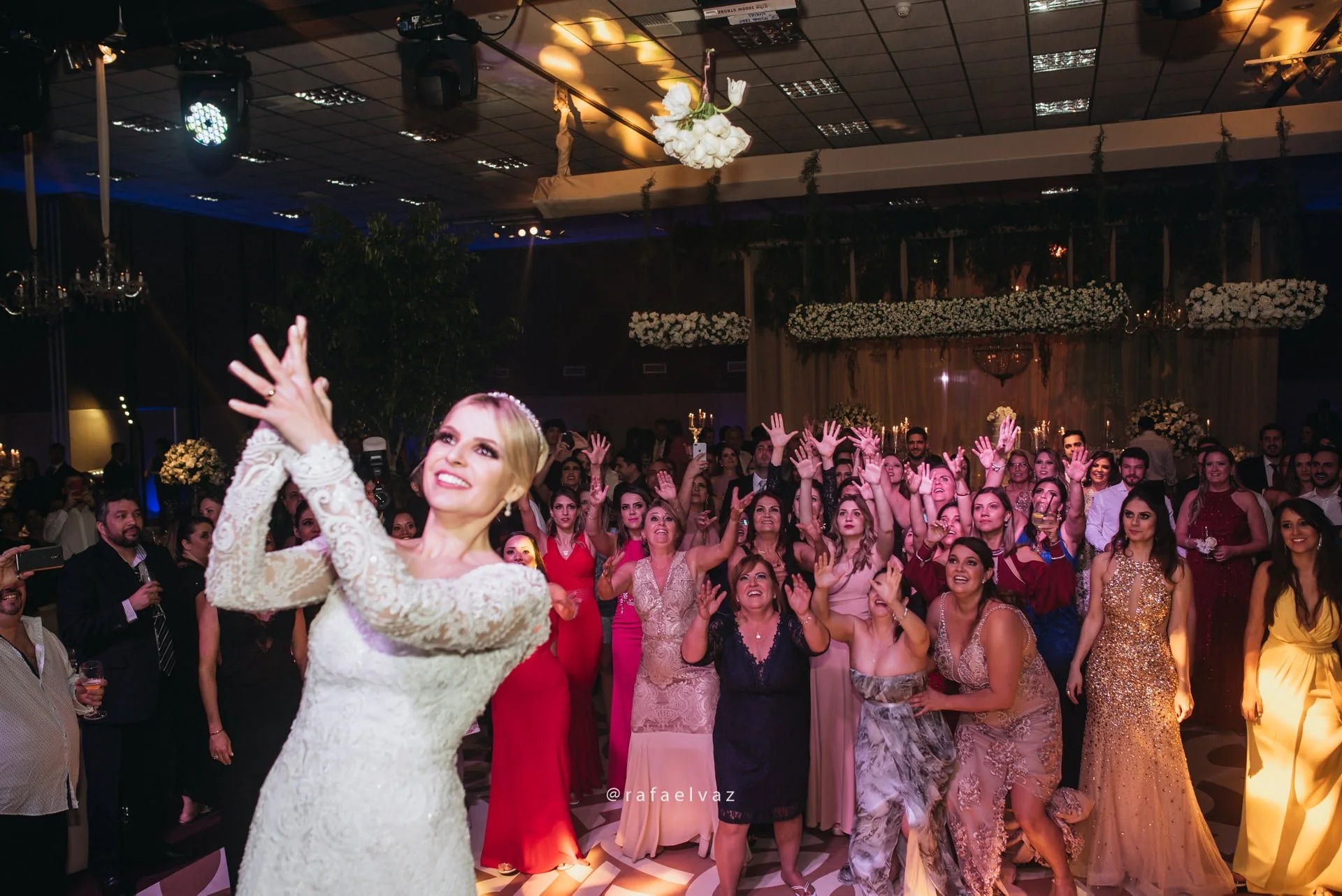 casamento classico romantico, casamento classico a noite, casamento tradicional, casamento a noite, decoracao de casamento a noite, decoracao de casamento classico, decoracao classica e romantica, convite de casamento, casamento thayana e diego, fotografo de casamento santos, fotografo de casamento sp, rafael vaz fotografia, casamento na igreja do embare, casamento em santos, casamento em igreja