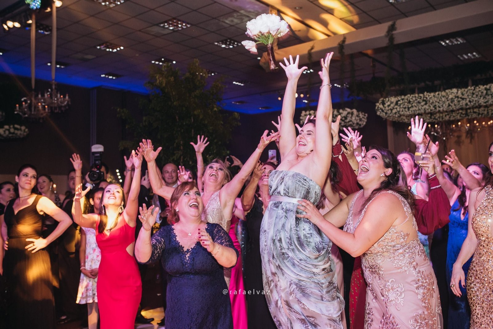 casamento classico romantico, casamento classico a noite, casamento tradicional, casamento a noite, decoracao de casamento a noite, decoracao de casamento classico, decoracao classica e romantica, convite de casamento, casamento thayana e diego, fotografo de casamento santos, fotografo de casamento sp, rafael vaz fotografia, casamento na igreja do embare, casamento em santos, casamento em igreja