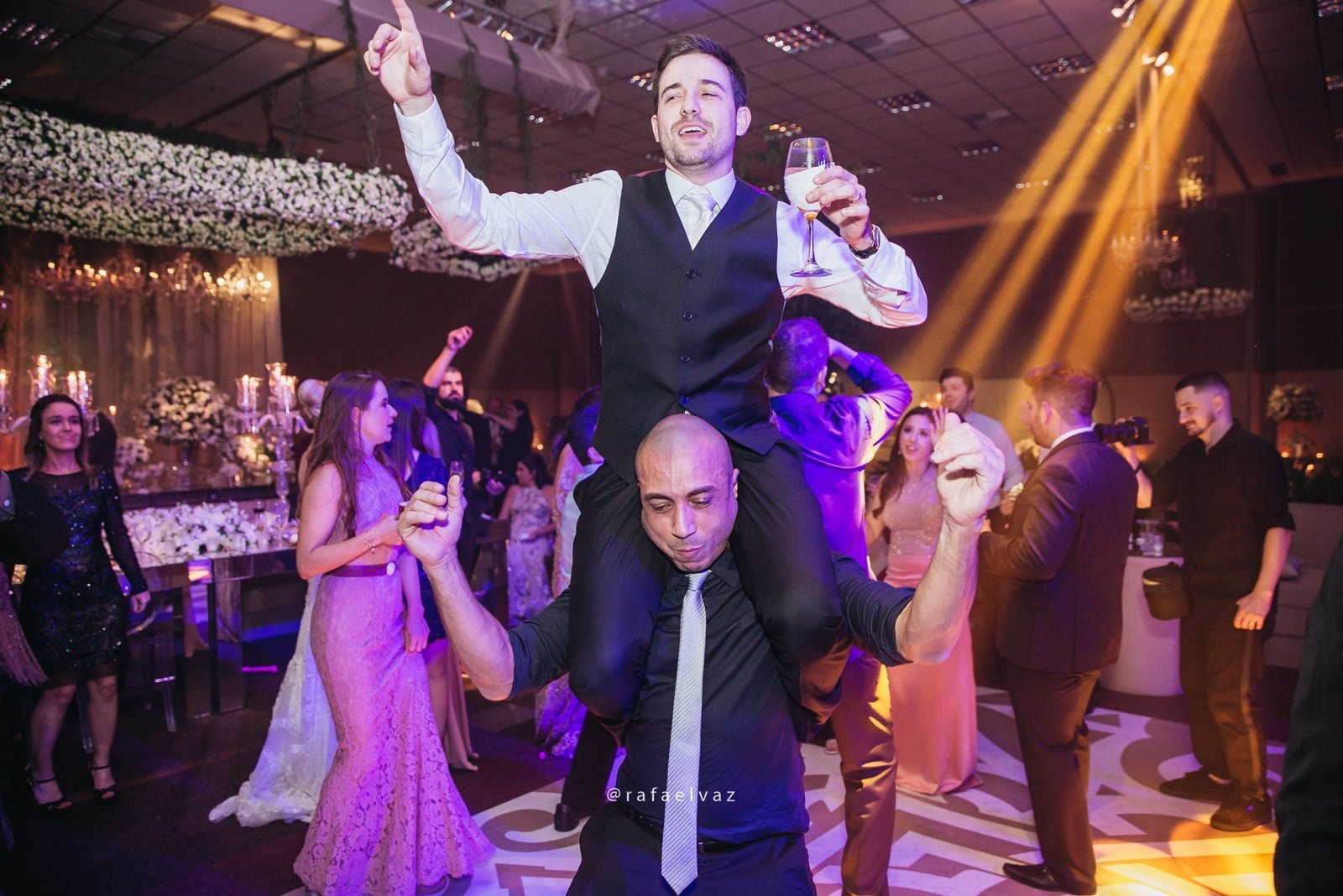 casamento classico romantico, casamento classico a noite, casamento tradicional, casamento a noite, decoracao de casamento a noite, decoracao de casamento classico, decoracao classica e romantica, convite de casamento, casamento thayana e diego, fotografo de casamento santos, fotografo de casamento sp, rafael vaz fotografia, casamento na igreja do embare, casamento em santos, casamento em igreja