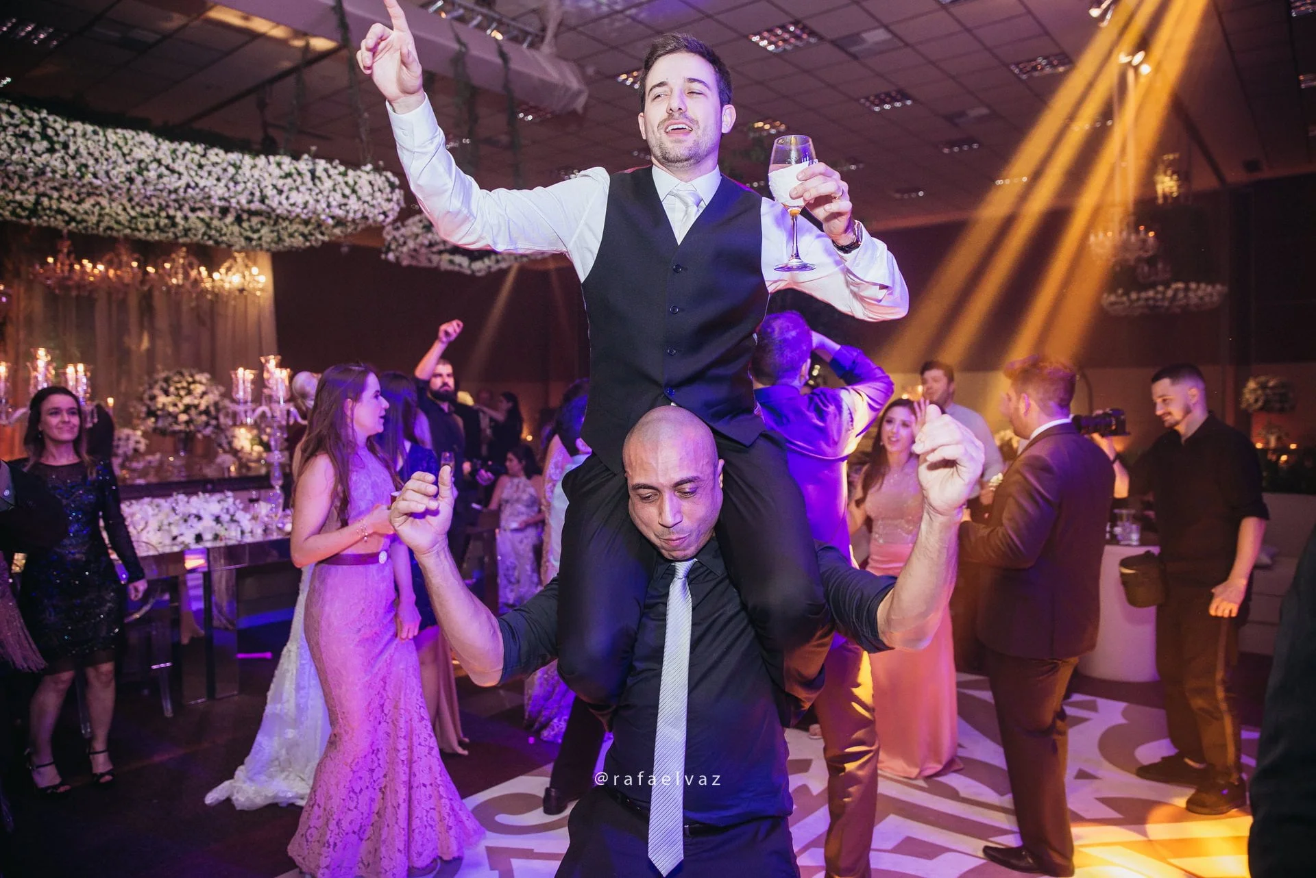 casamento classico romantico, casamento classico a noite, casamento tradicional, casamento a noite, decoracao de casamento a noite, decoracao de casamento classico, decoracao classica e romantica, convite de casamento, casamento thayana e diego, fotografo de casamento santos, fotografo de casamento sp, rafael vaz fotografia, casamento na igreja do embare, casamento em santos, casamento em igreja