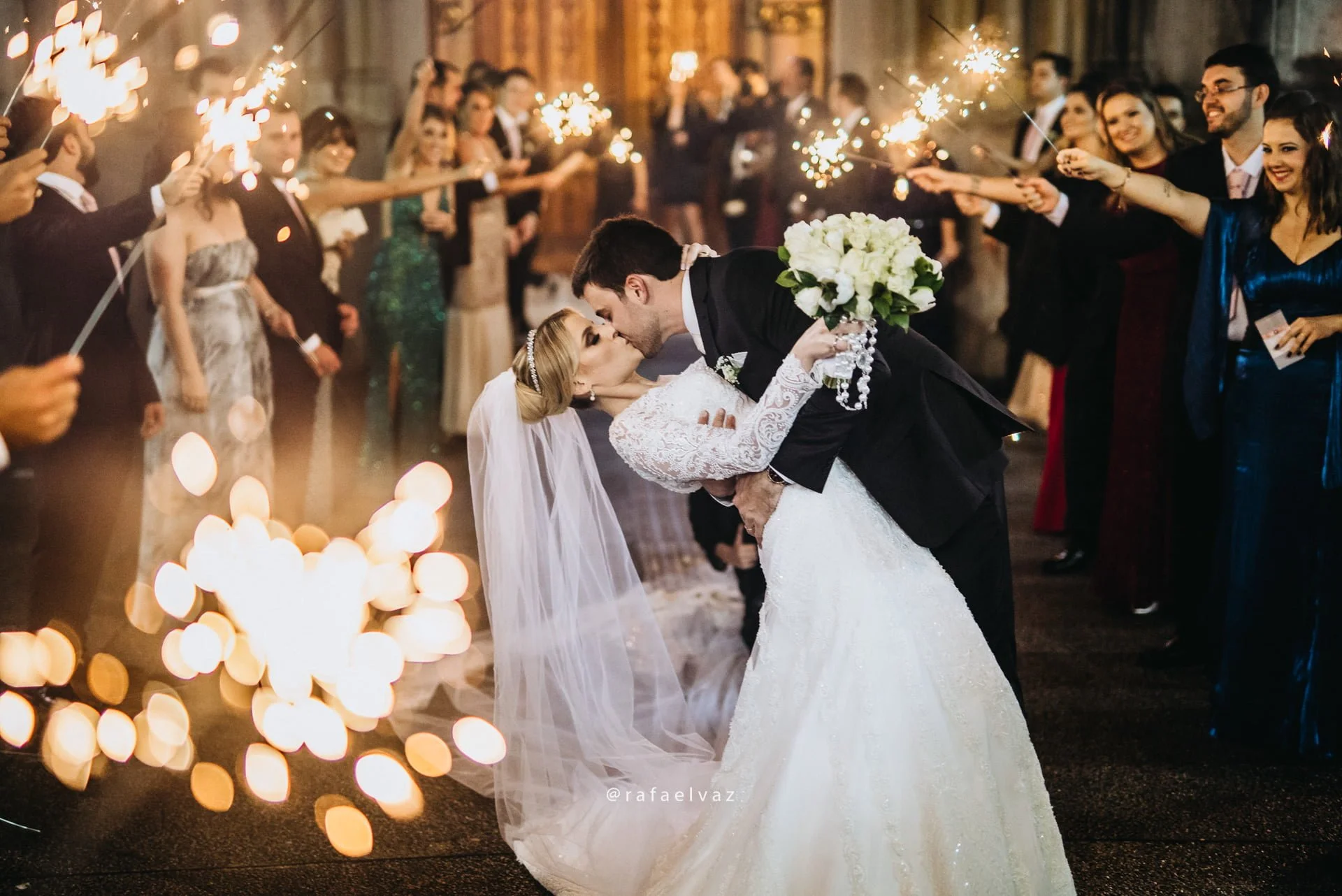 casamento classico romantico, casamento classico a noite, casamento tradicional, casamento a noite, decoracao de casamento a noite, decoracao de casamento classico, decoracao classica e romantica, convite de casamento, casamento thayana e diego, fotografo de casamento santos, fotografo de casamento sp, rafael vaz fotografia, casamento na igreja do embare, casamento em santos, casamento em igreja