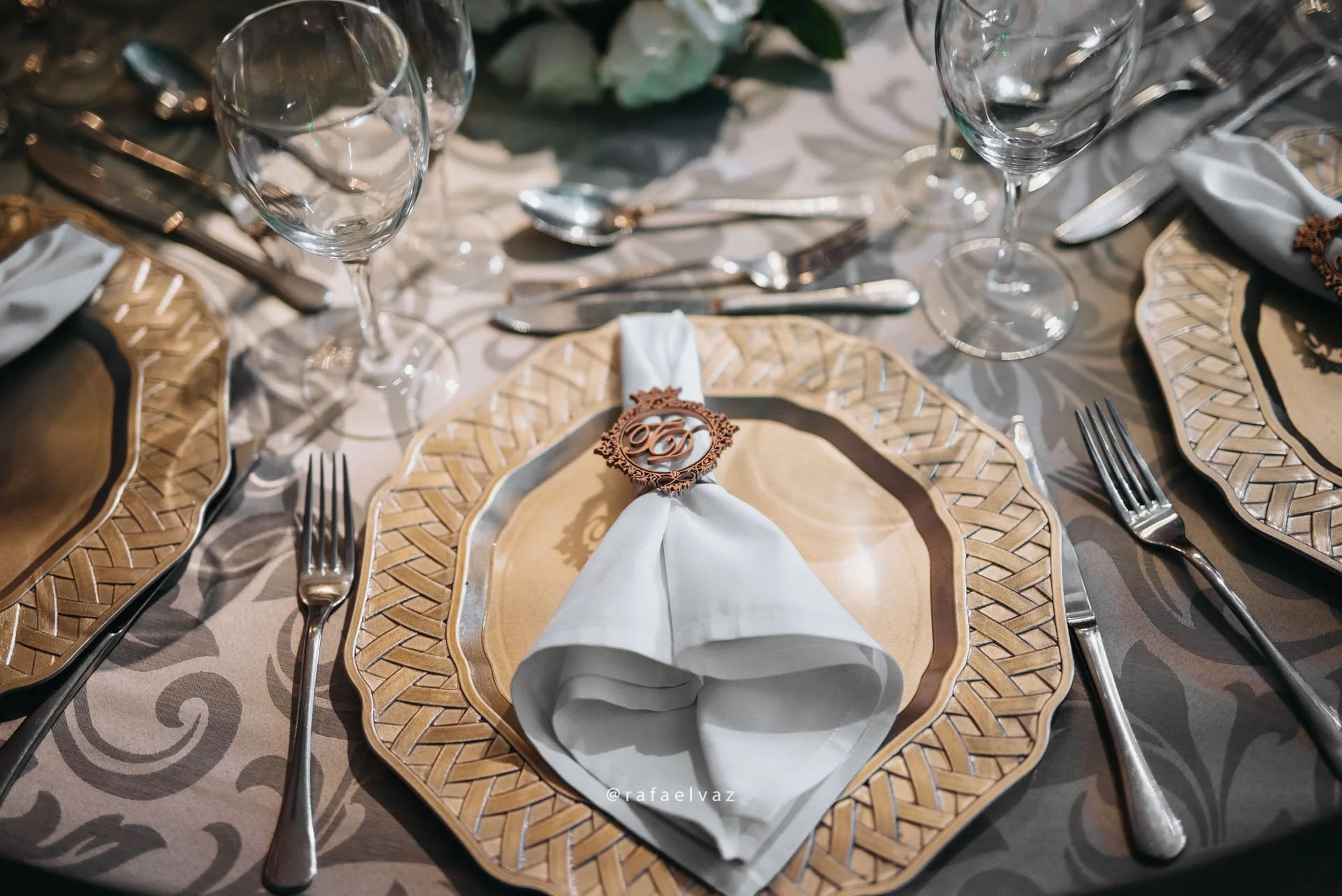 casamento classico romantico, casamento classico a noite, casamento tradicional, casamento a noite, decoracao de casamento a noite, decoracao de casamento classico, decoracao classica e romantica, convite de casamento, casamento thayana e diego, fotografo de casamento santos, fotografo de casamento sp, rafael vaz fotografia, casamento na igreja do embare, casamento em santos, casamento em igreja