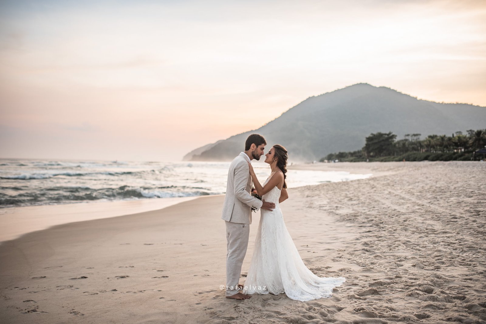 Casamento no Luai Cabanas, casamenta na praia, pé na areia, casamento em maresias, casar na praia, casar de dia, decoração de casamento na praia, casar em maresias, luai cabanas, fotos de casamento na praia