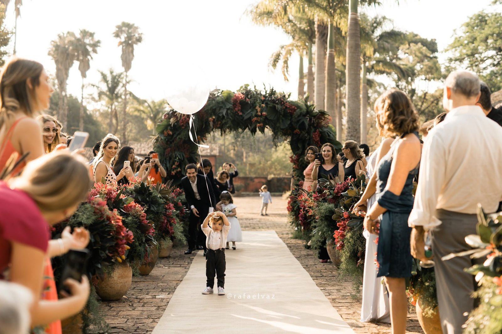 casamento julie e rafael, casamento na árvore, luz do sol no casamento, making of noiva, noiva, bride, bride to be, vestida de noiva, lapis de noiva, constance zahn