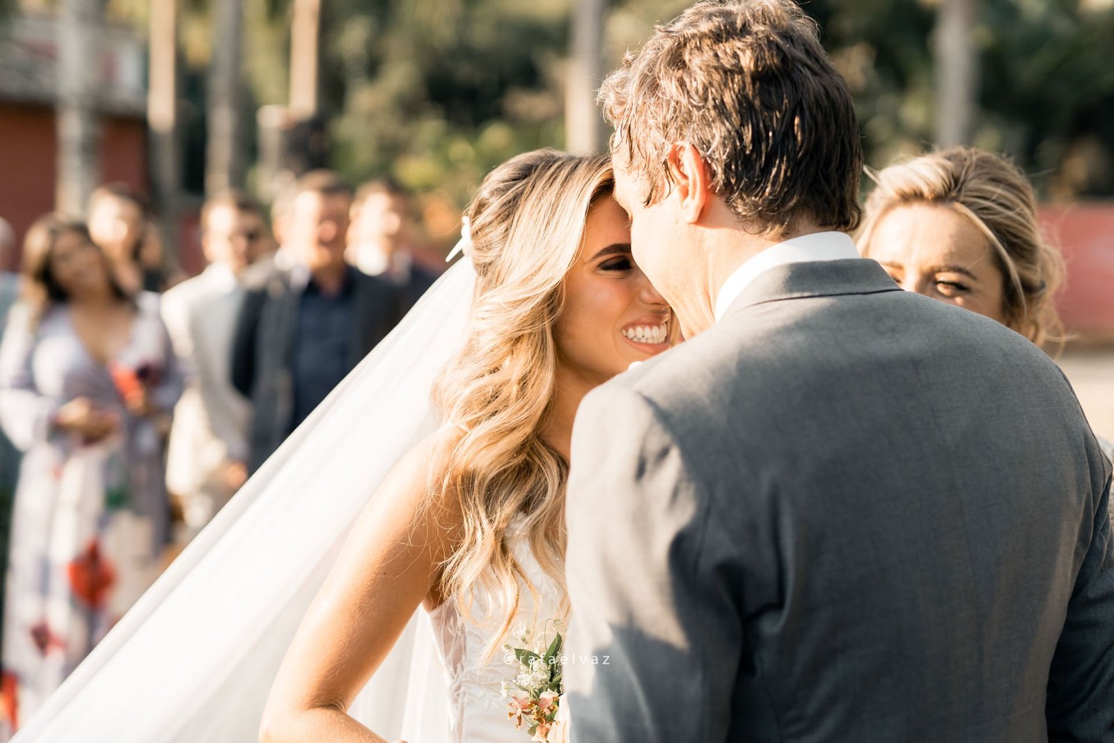 casamento julie e rafael, casamento na árvore, luz do sol no casamento, making of noiva, noiva, bride, bride to be, vestida de noiva, lapis de noiva, constance zahn