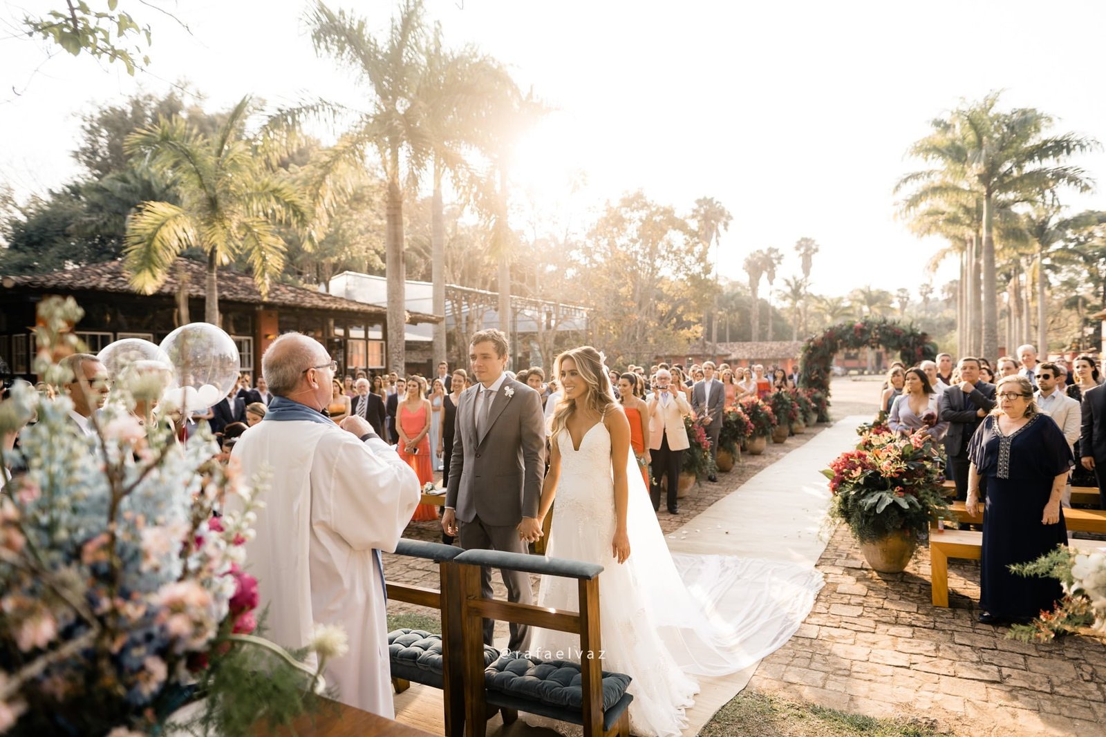 casamento julie e rafael, casamento na árvore, luz do sol no casamento, making of noiva, noiva, bride, bride to be, vestida de noiva, lapis de noiva, constance zahn